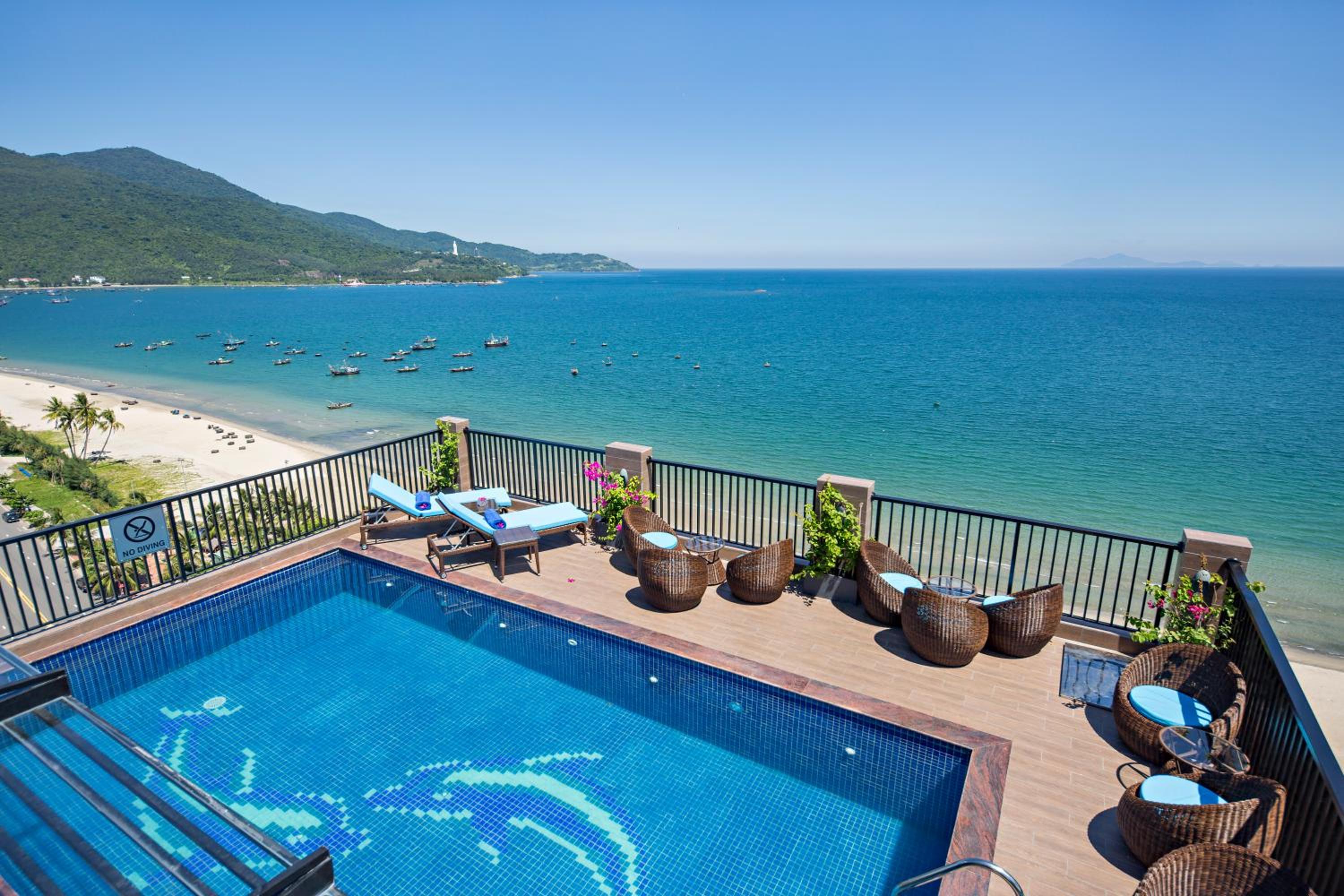 King Suite with Ocean View photo 2