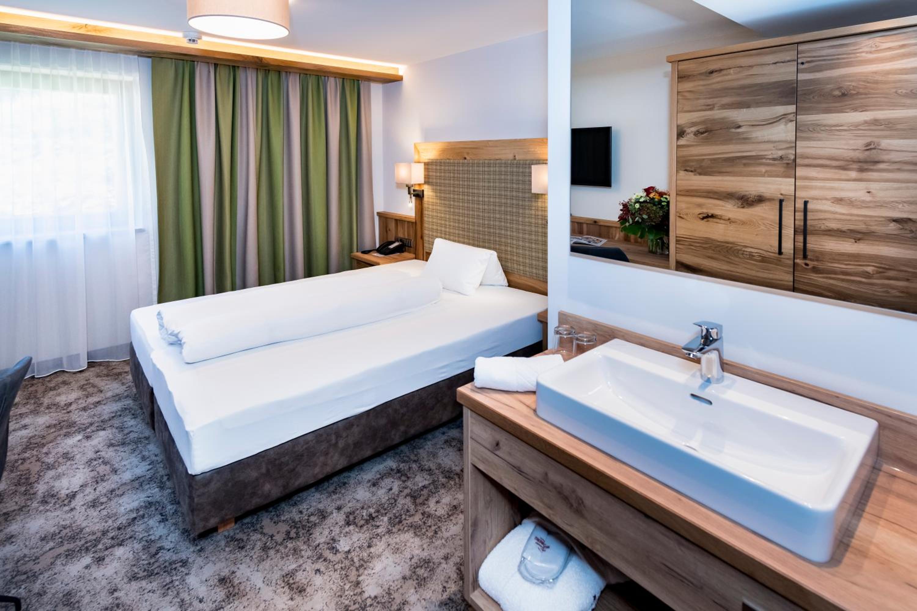 Deluxe Double Room photo 2