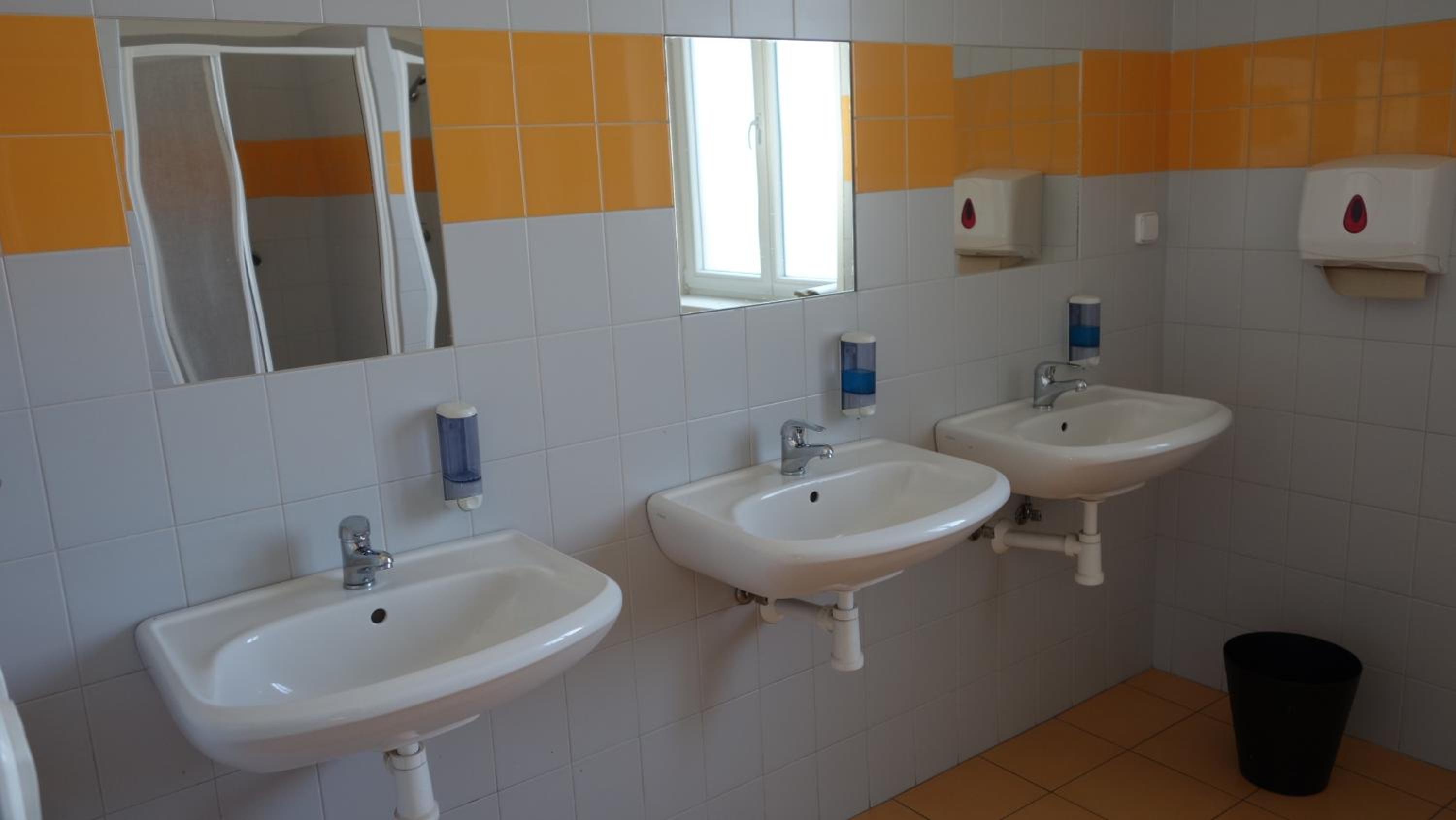 Quintuple Room with Shared Bathroom photo 3