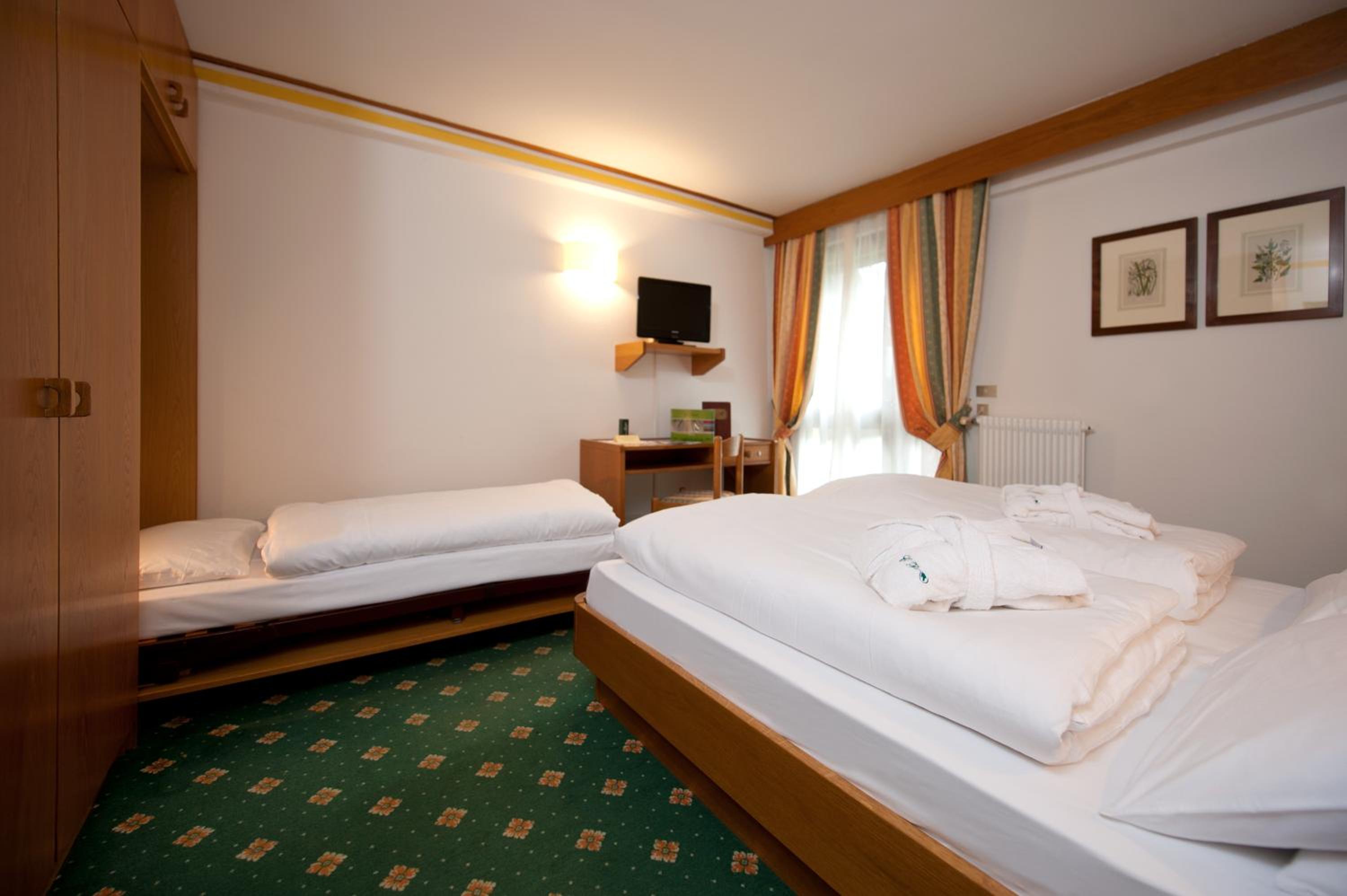 Double or Twin Room with View - Photo 1
