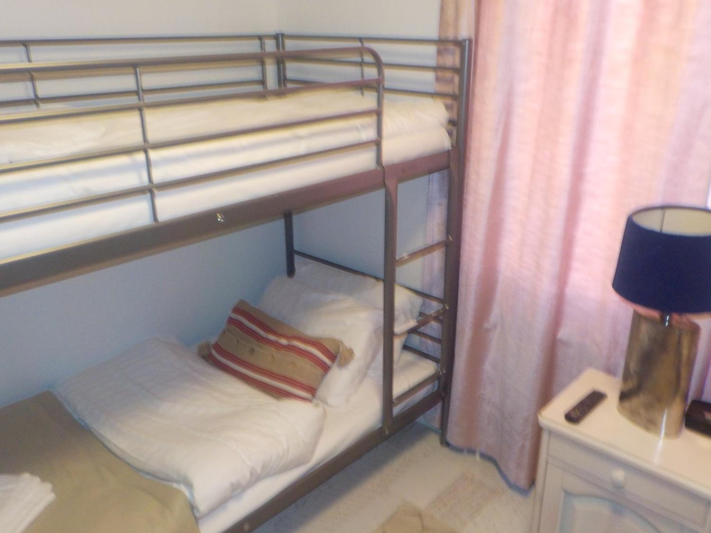 Budget Twin Room photo 3