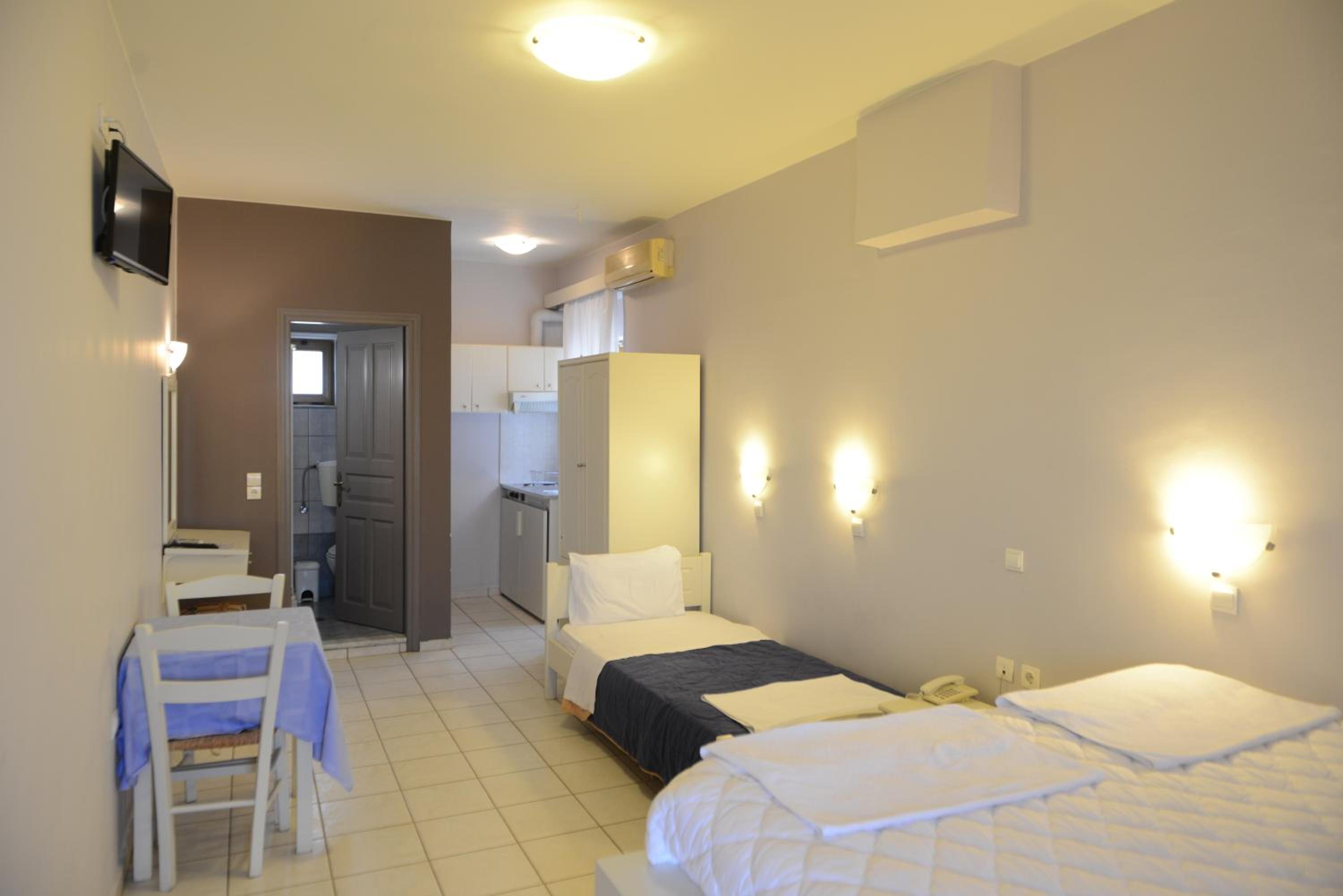 Studio (3 Adults) - Photo 8
