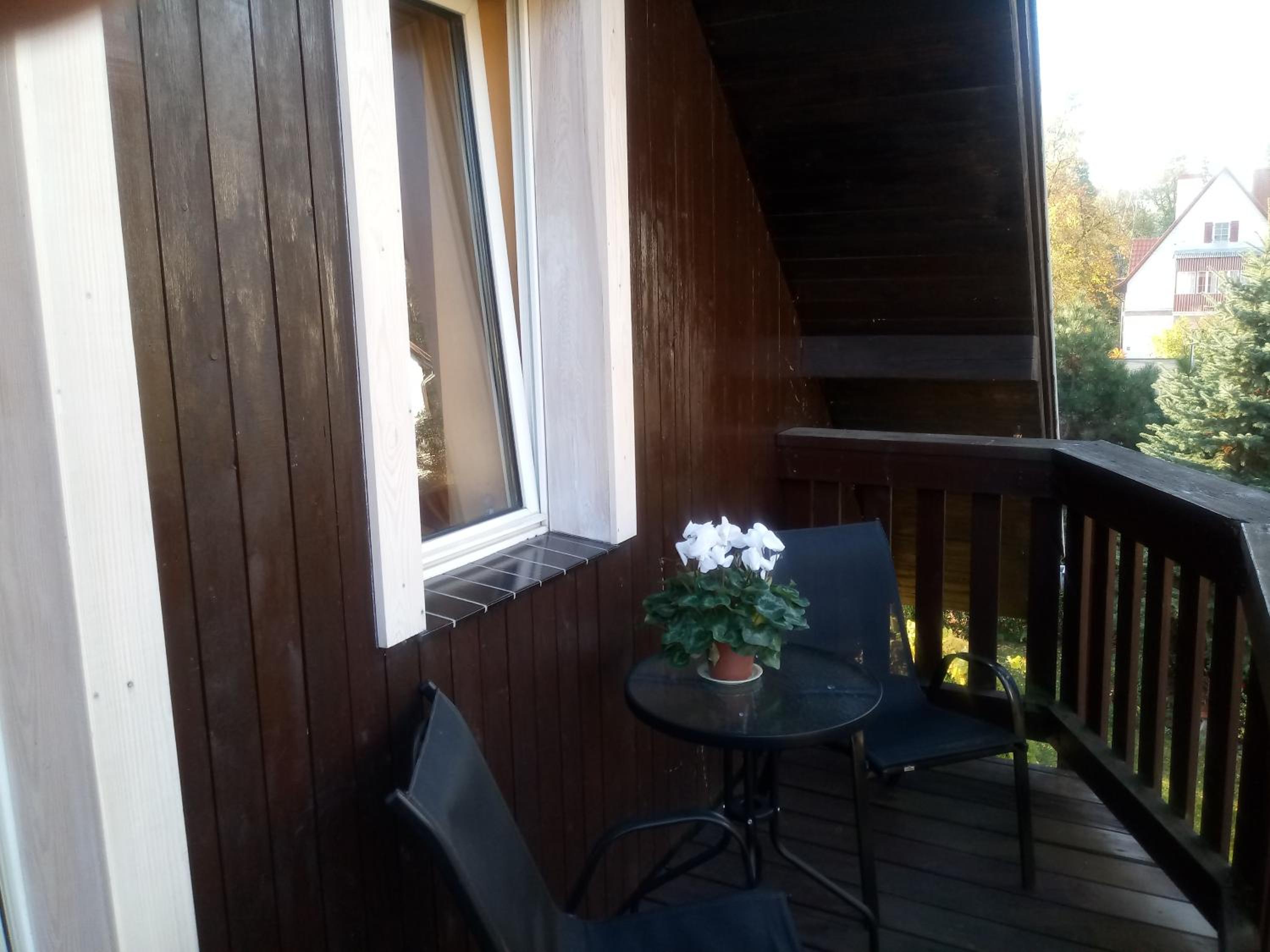 Family Room with Balcony photo 2