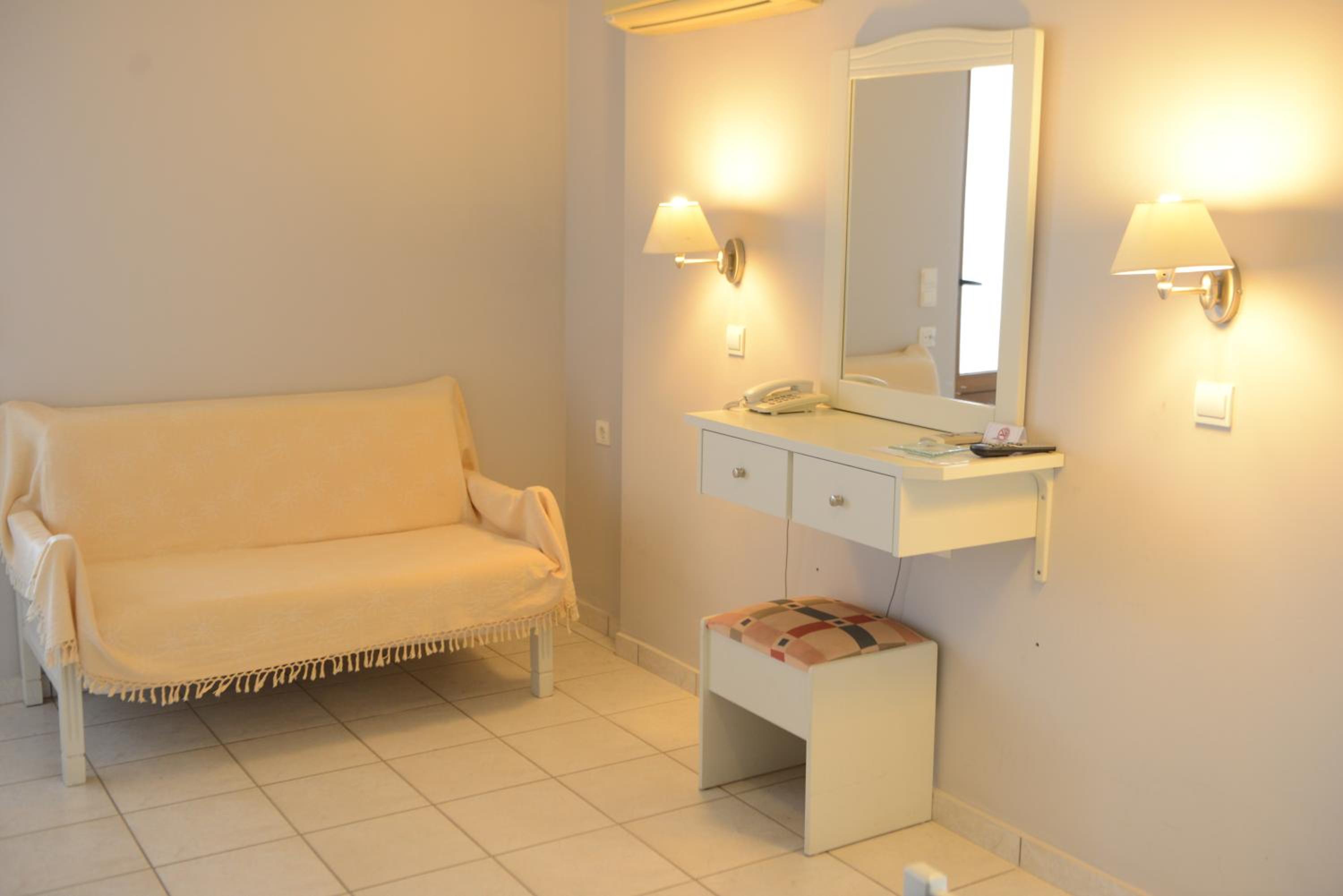 Studio (3 Adults) - Photo 2