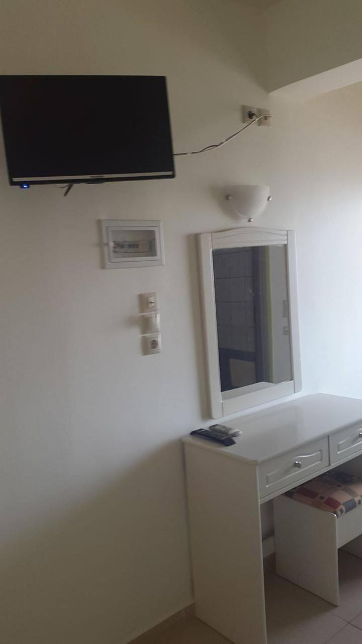 Standard Double or Twin Room - Photo 10