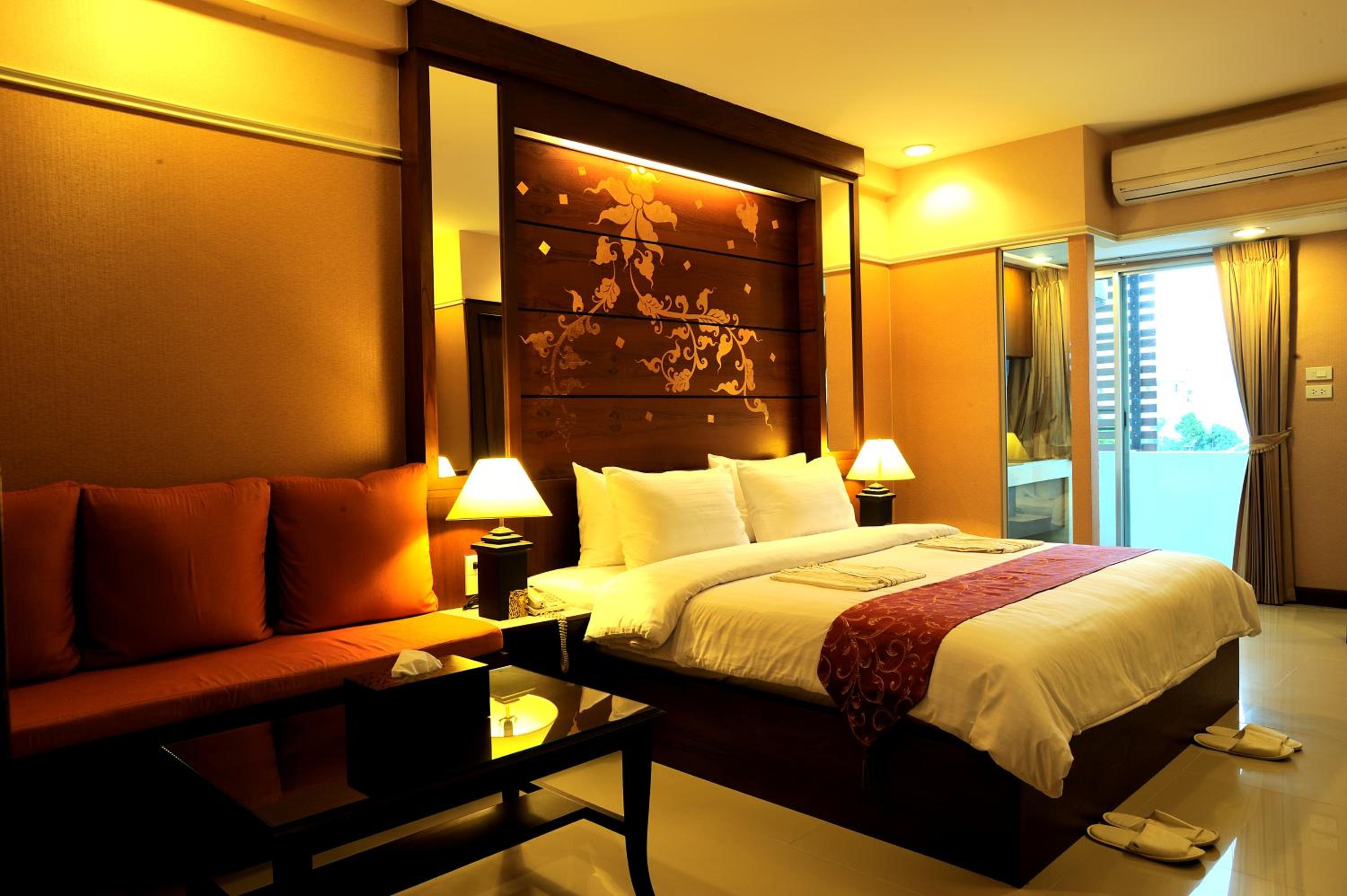 Deluxe Double Room with Free Round-Trip Airport Transfer - Photo 1