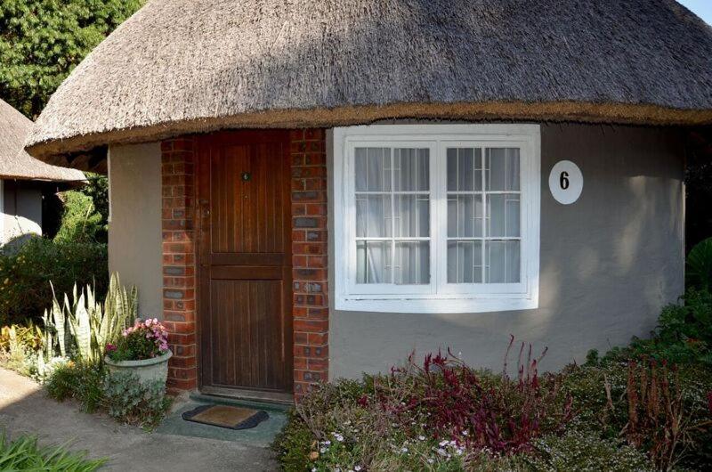 Double or Twin Room with Garden View - Photo 6
