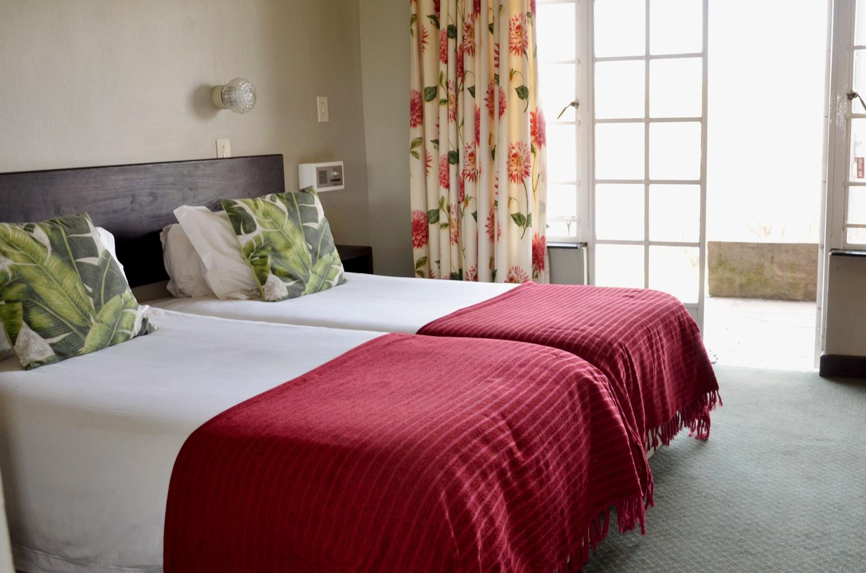 Double or Twin Room with Mountain View - Photo 3