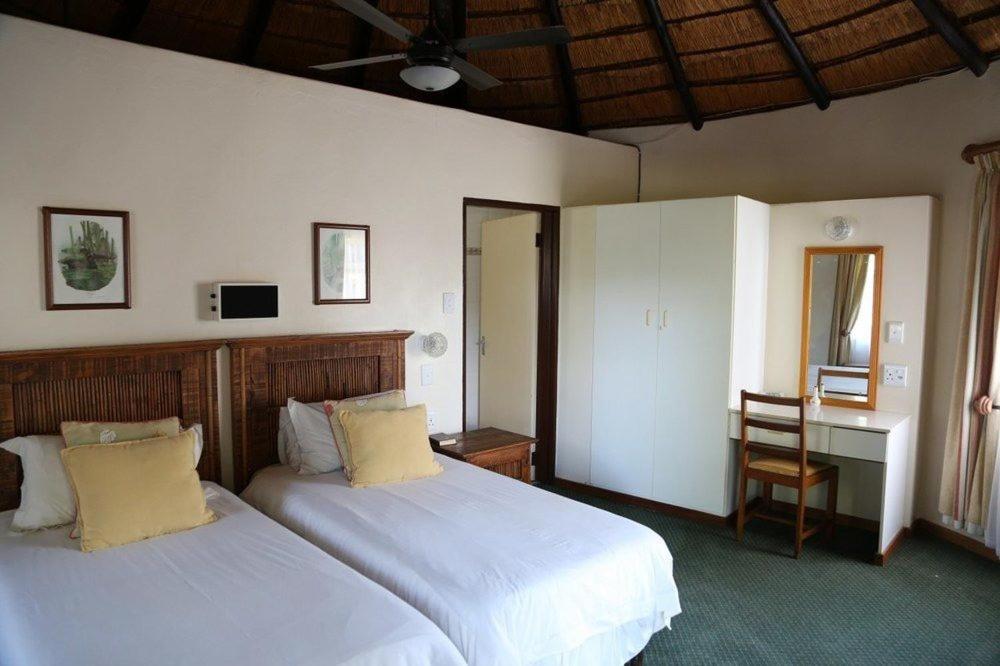 Double or Twin Room with Garden View - Photo 4