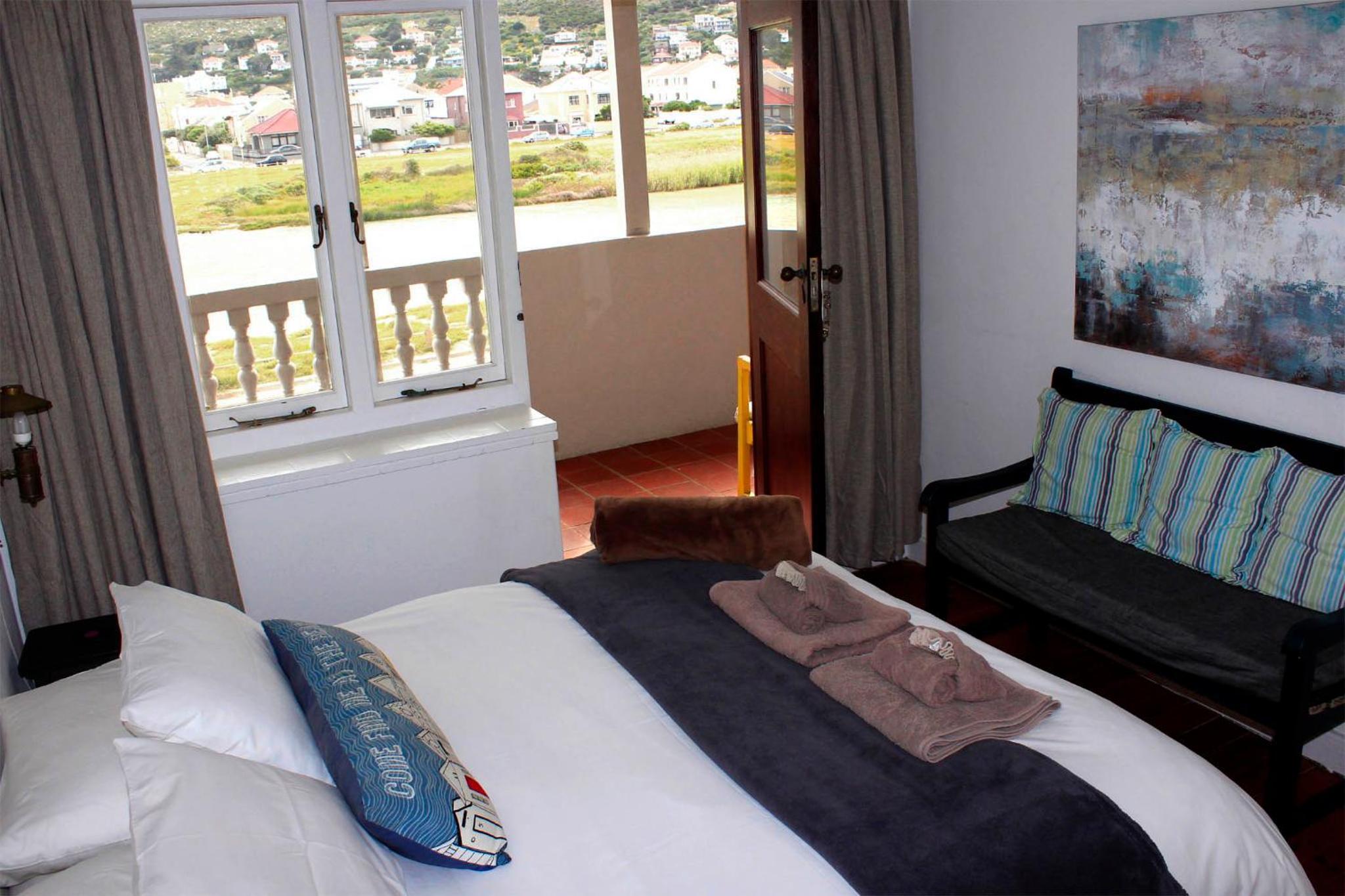 Double Room with Shared Bathroom photo 2