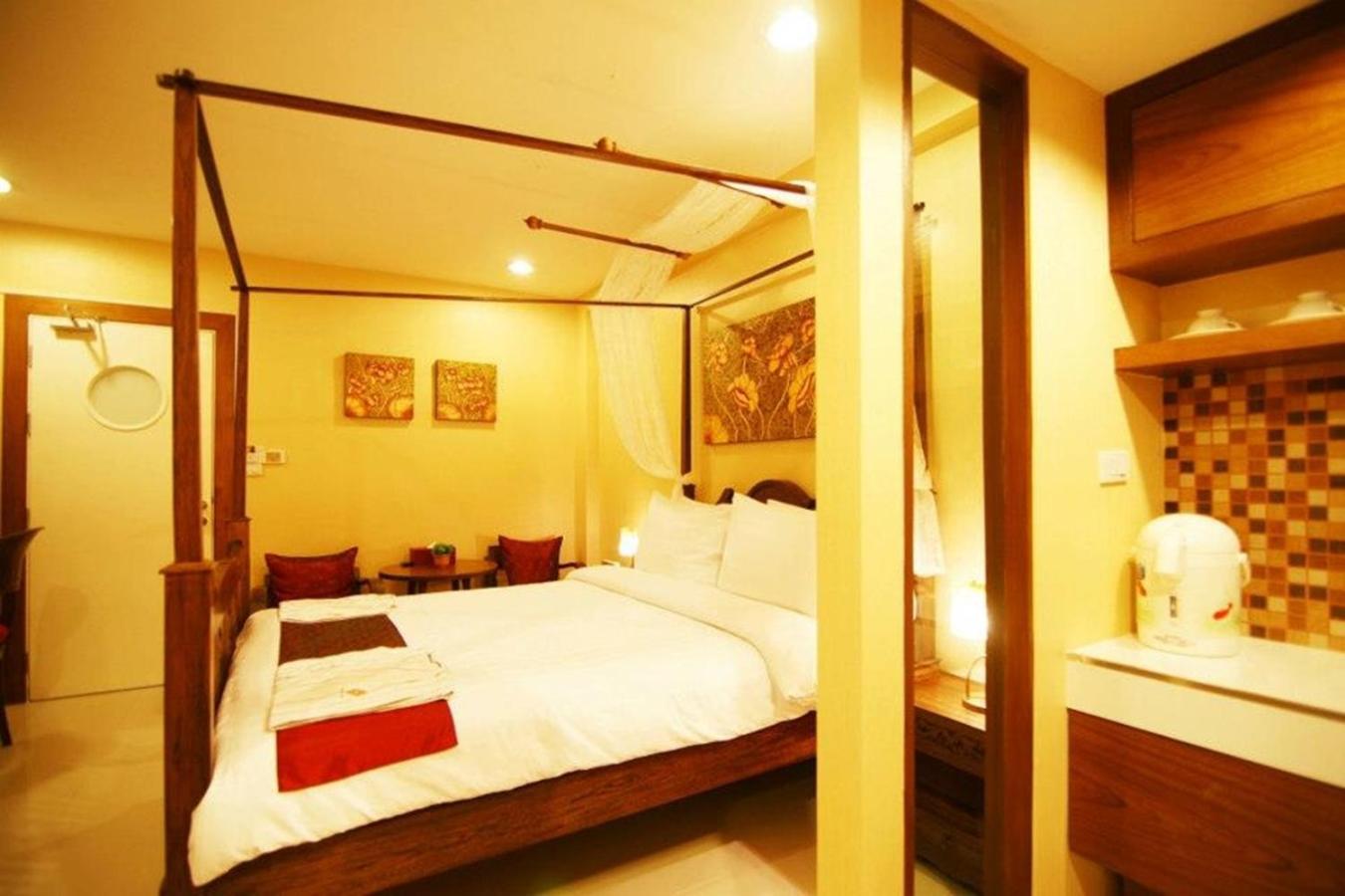 Superior Queen Room-Room only-No Airport Transfer - Photo 6
