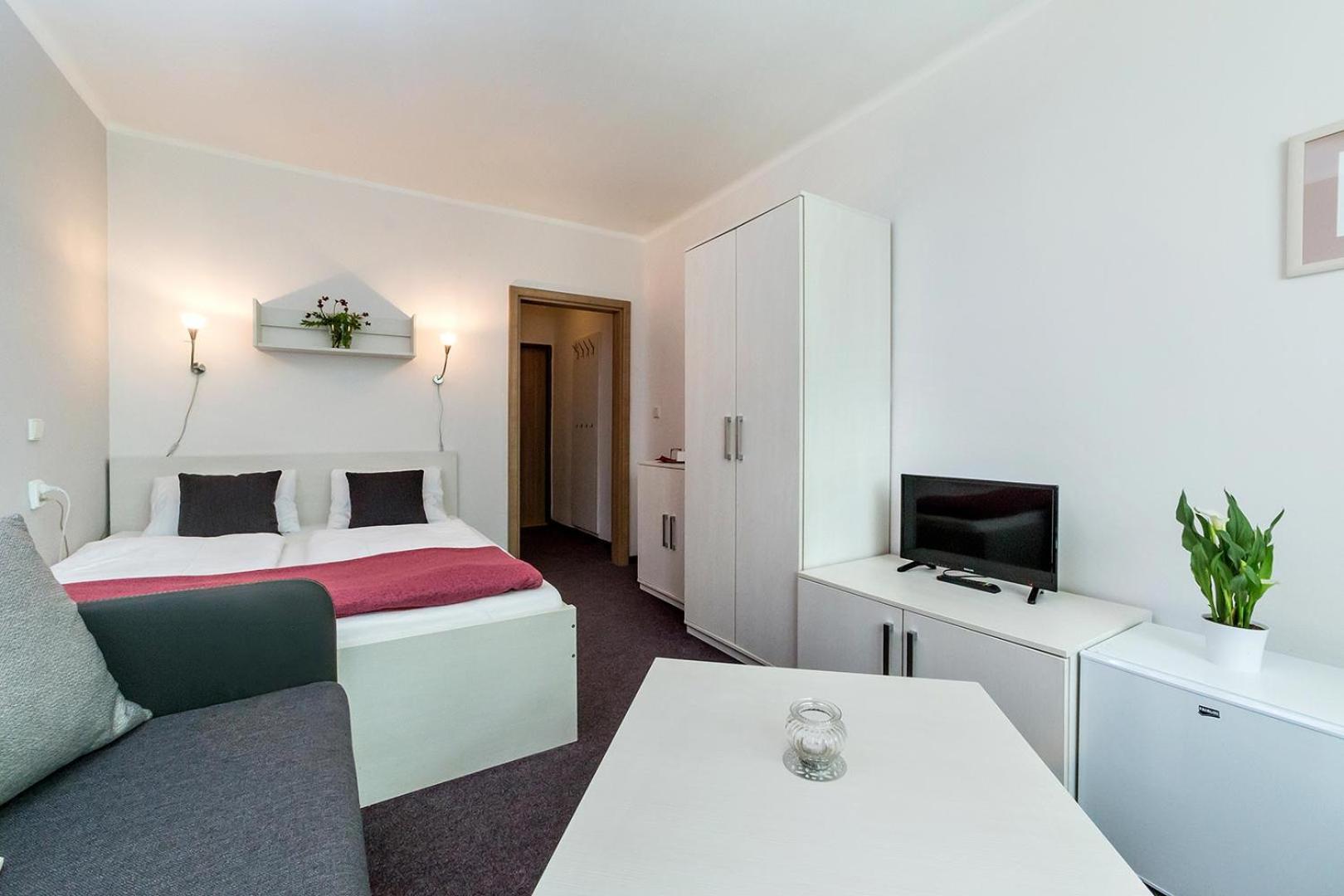 Double Room With Two Extra Beds And Balcony photo 2