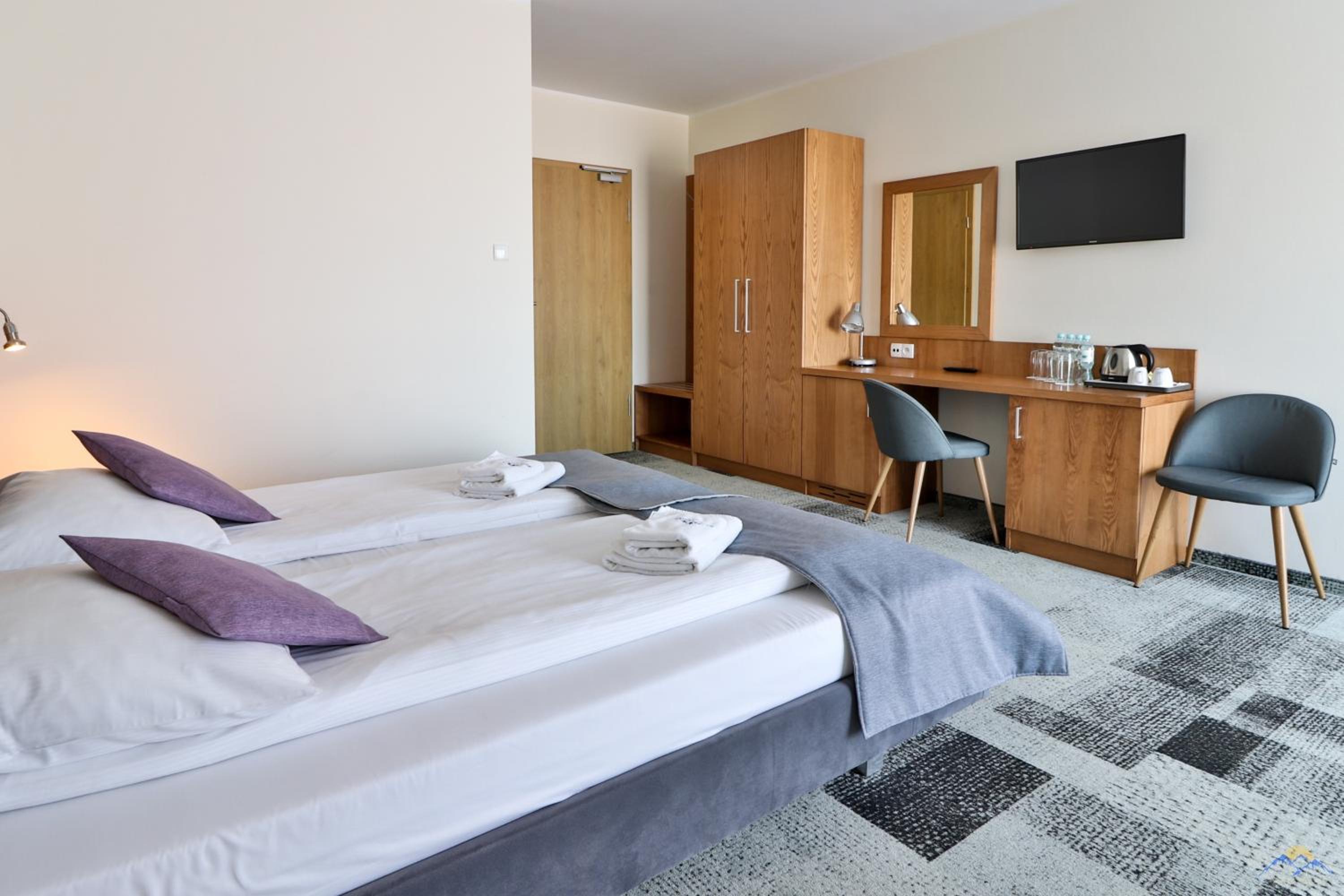 Two-Bedroom Apartment with Balcony photo 2