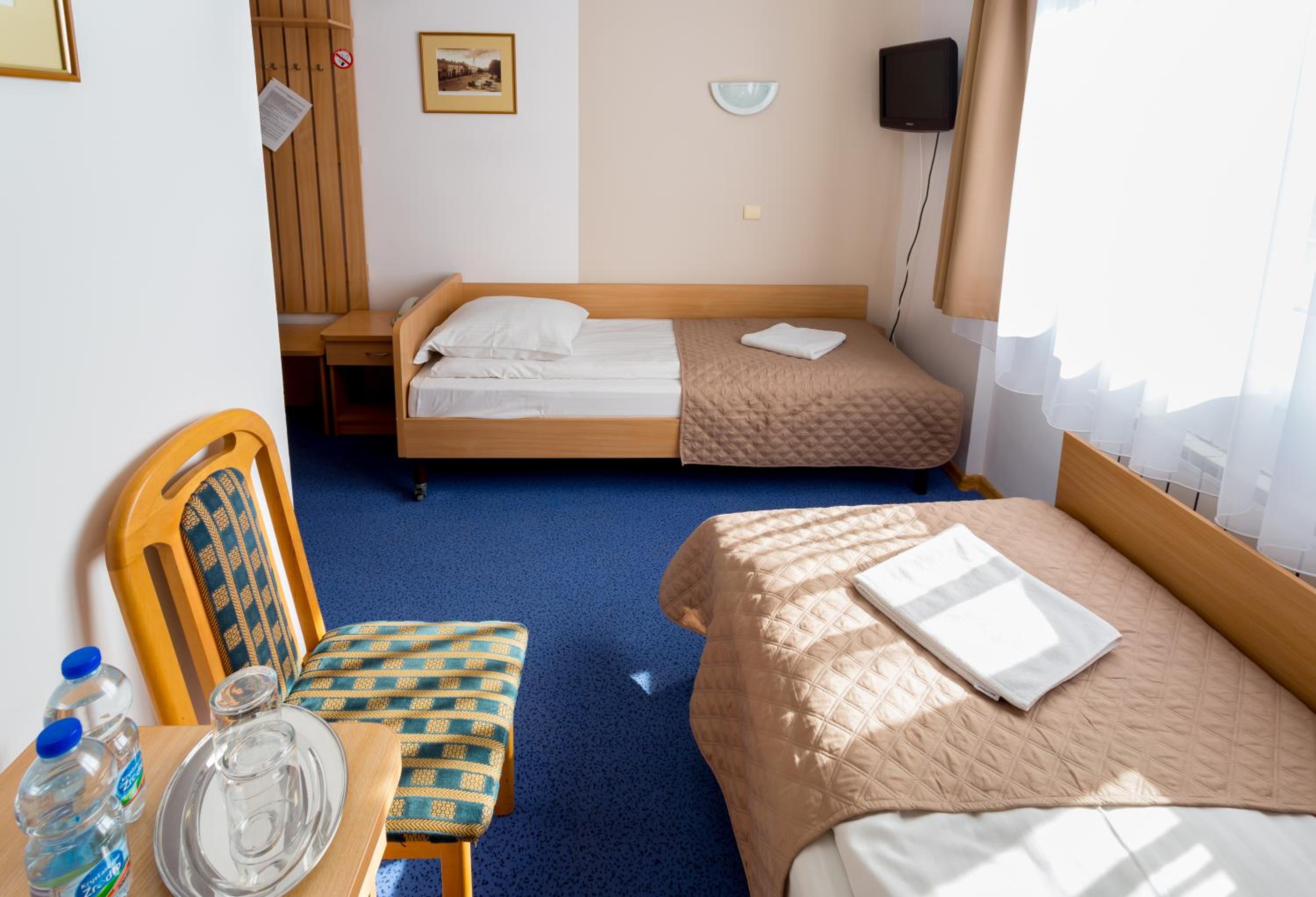 Twin Room - Photo 3