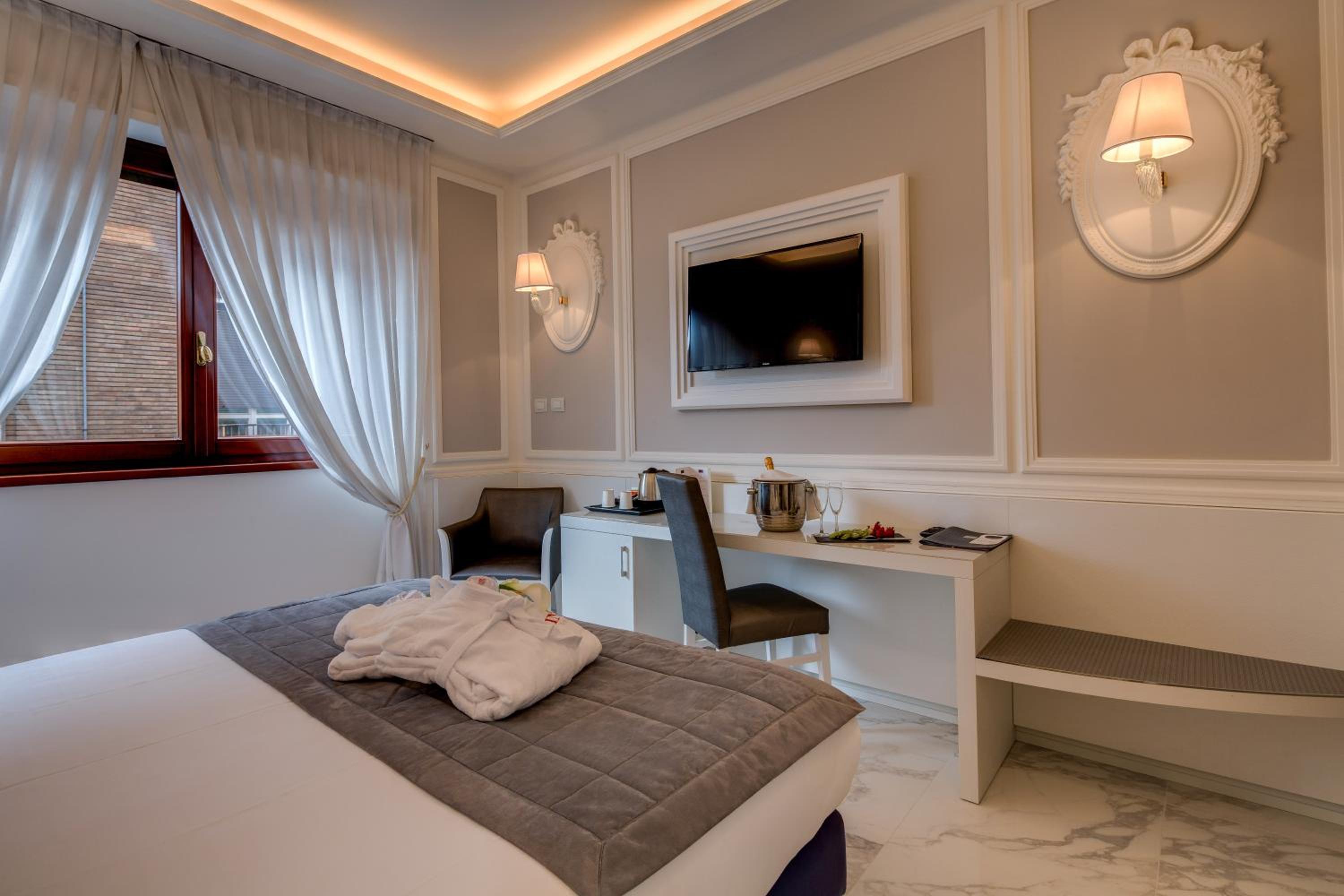 Superior Double Room - Photo 3