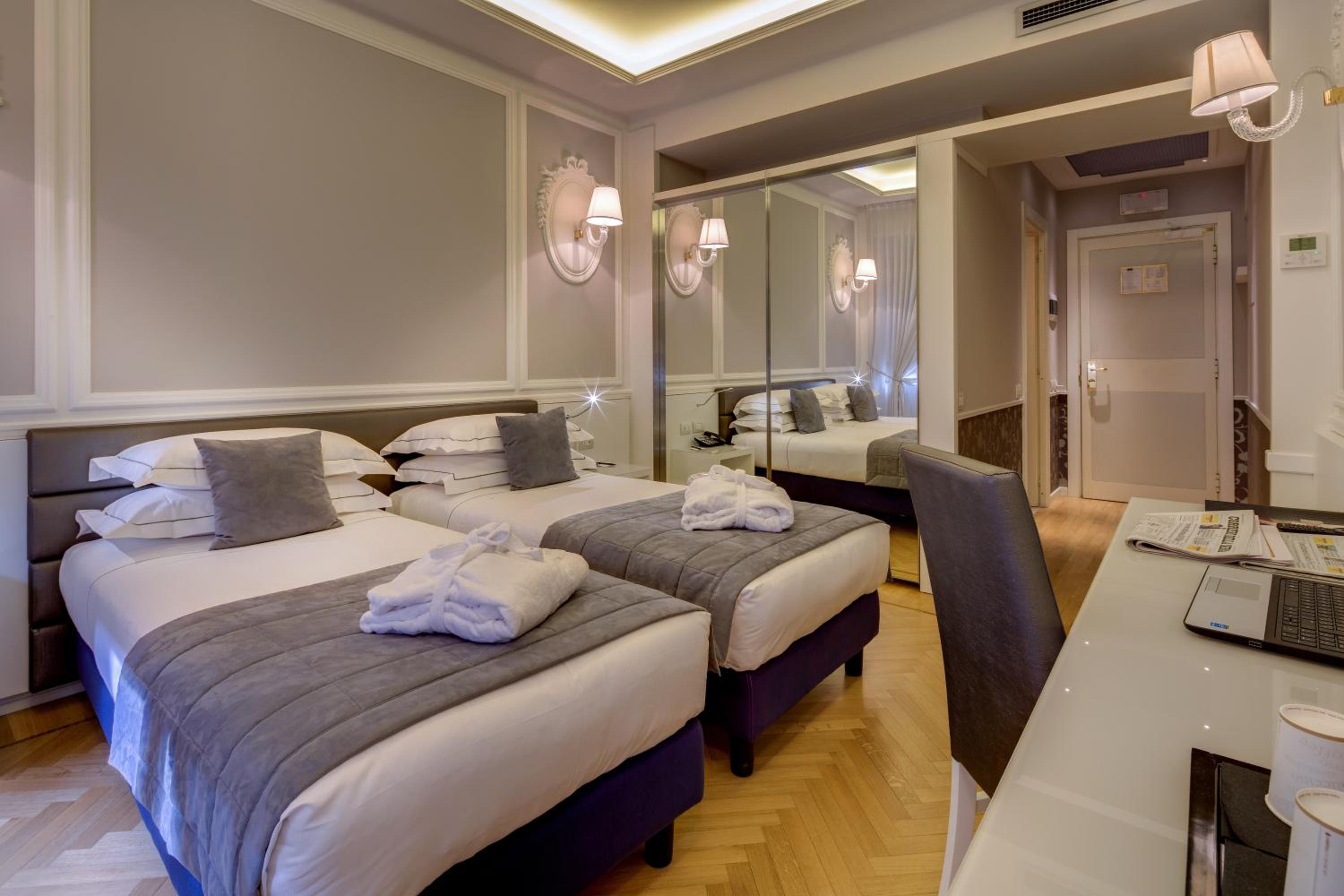 Classic Double or Twin Room - Photo 6