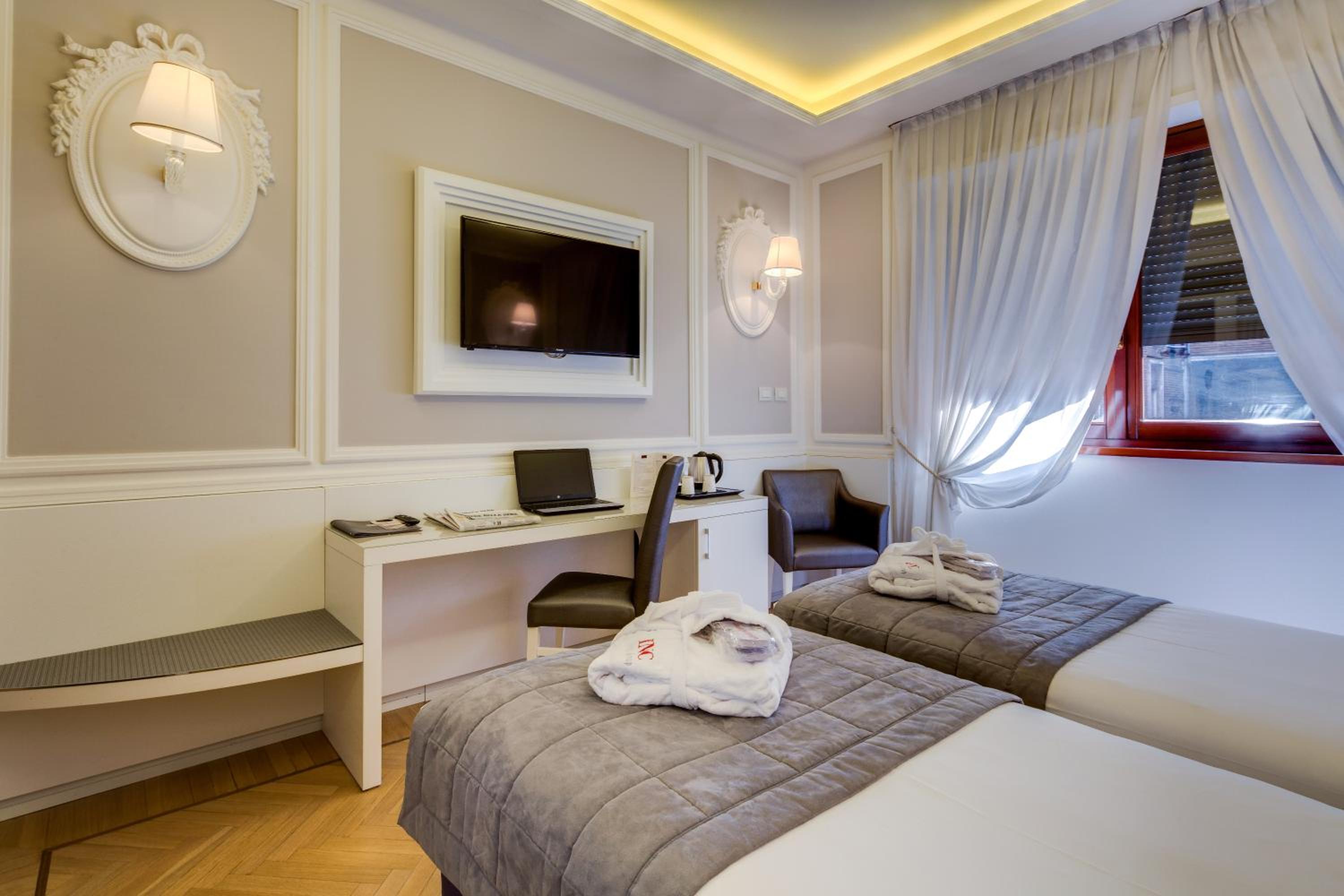 Classic Double or Twin Room - Photo 5