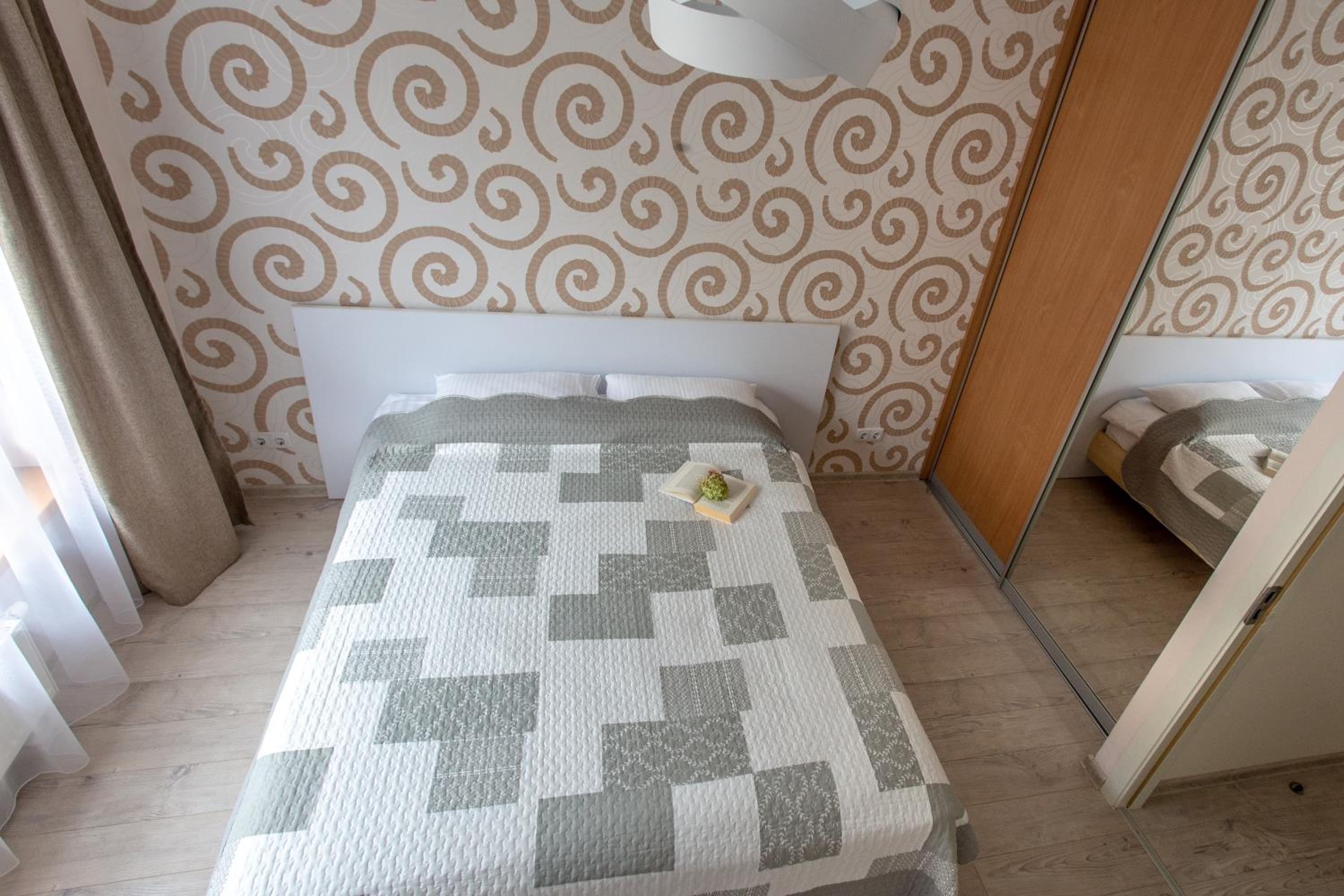 Apartment with Balcony - Photo 22