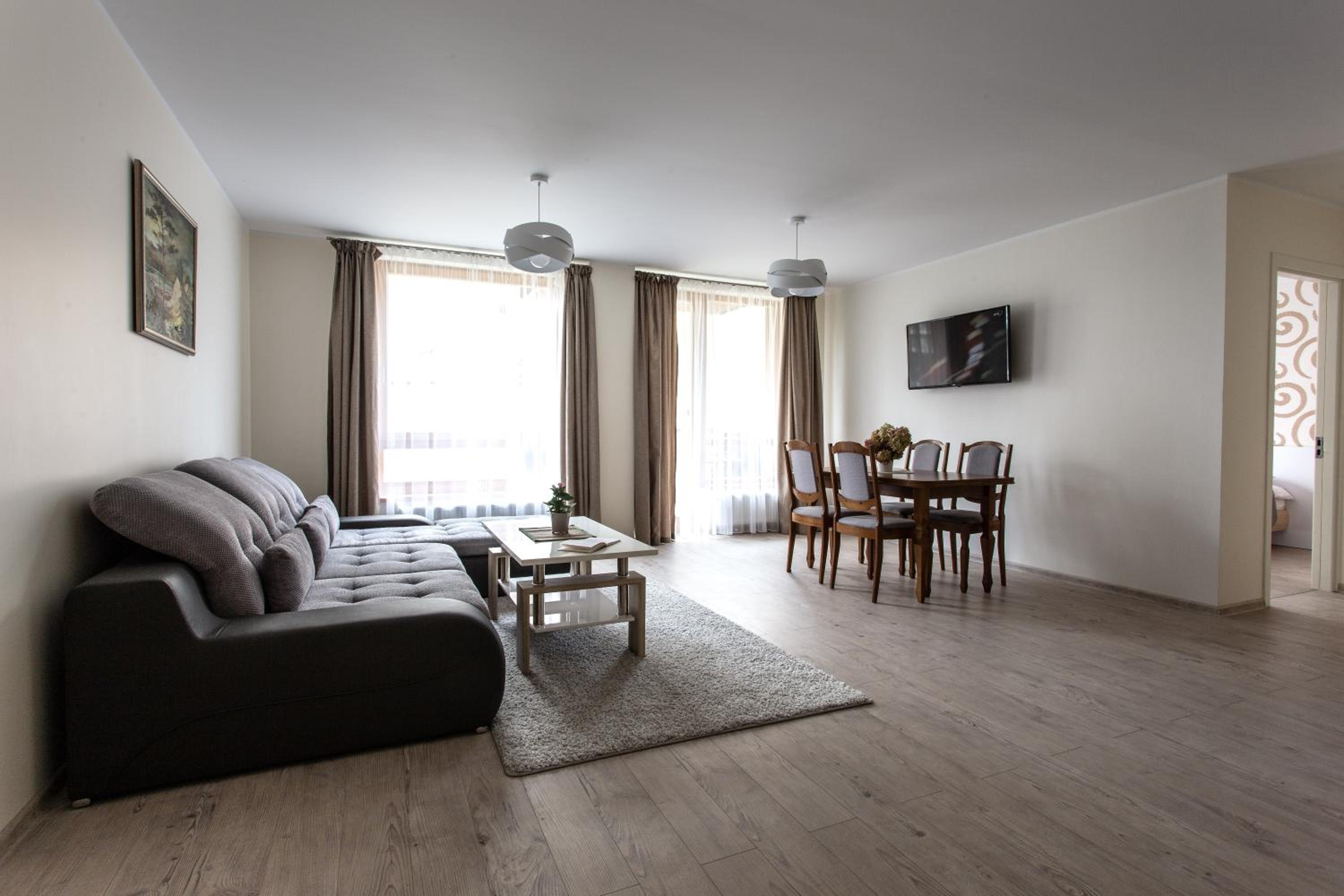 Apartment with Balcony - Photo 16