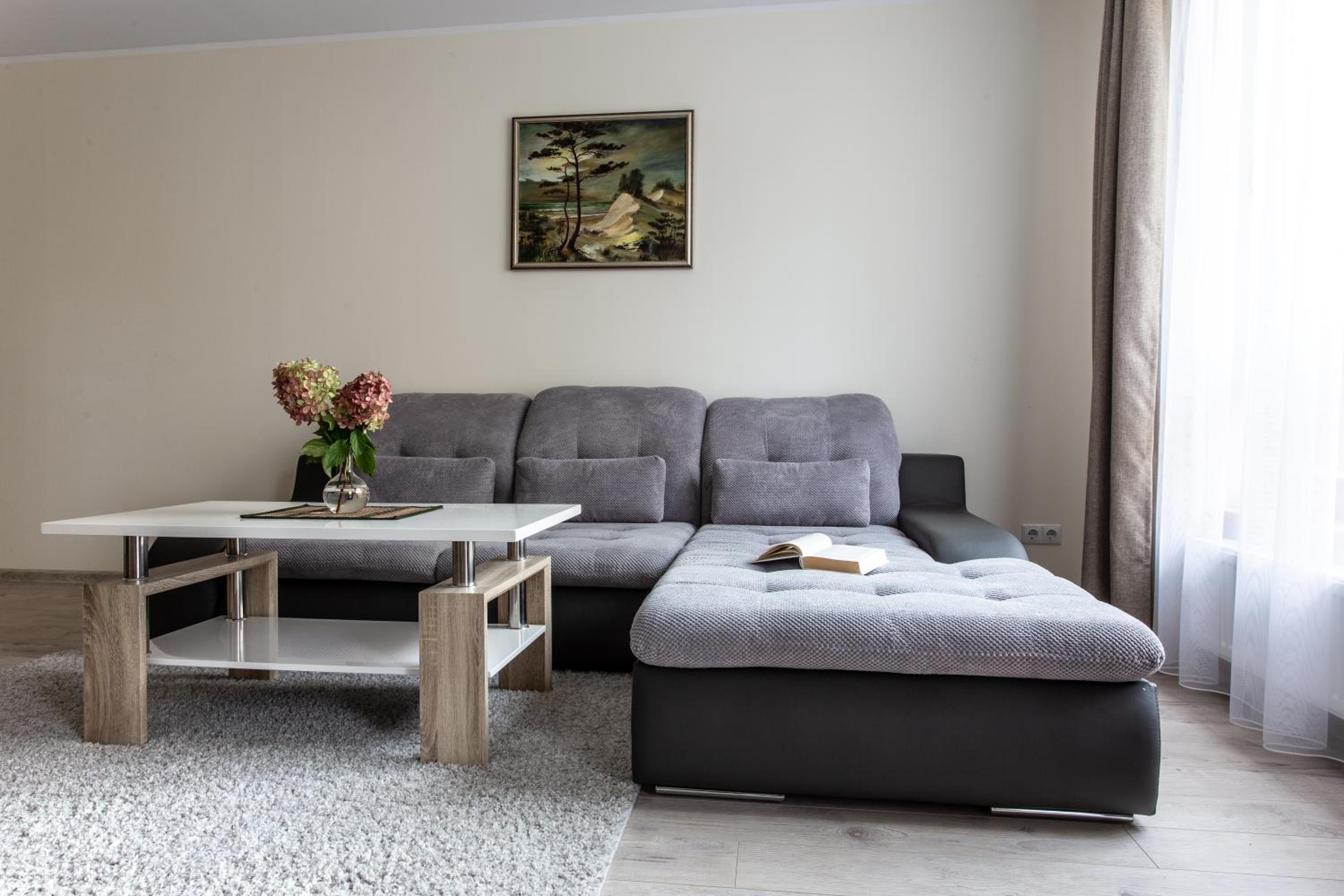 Apartment with Balcony - Photo 6