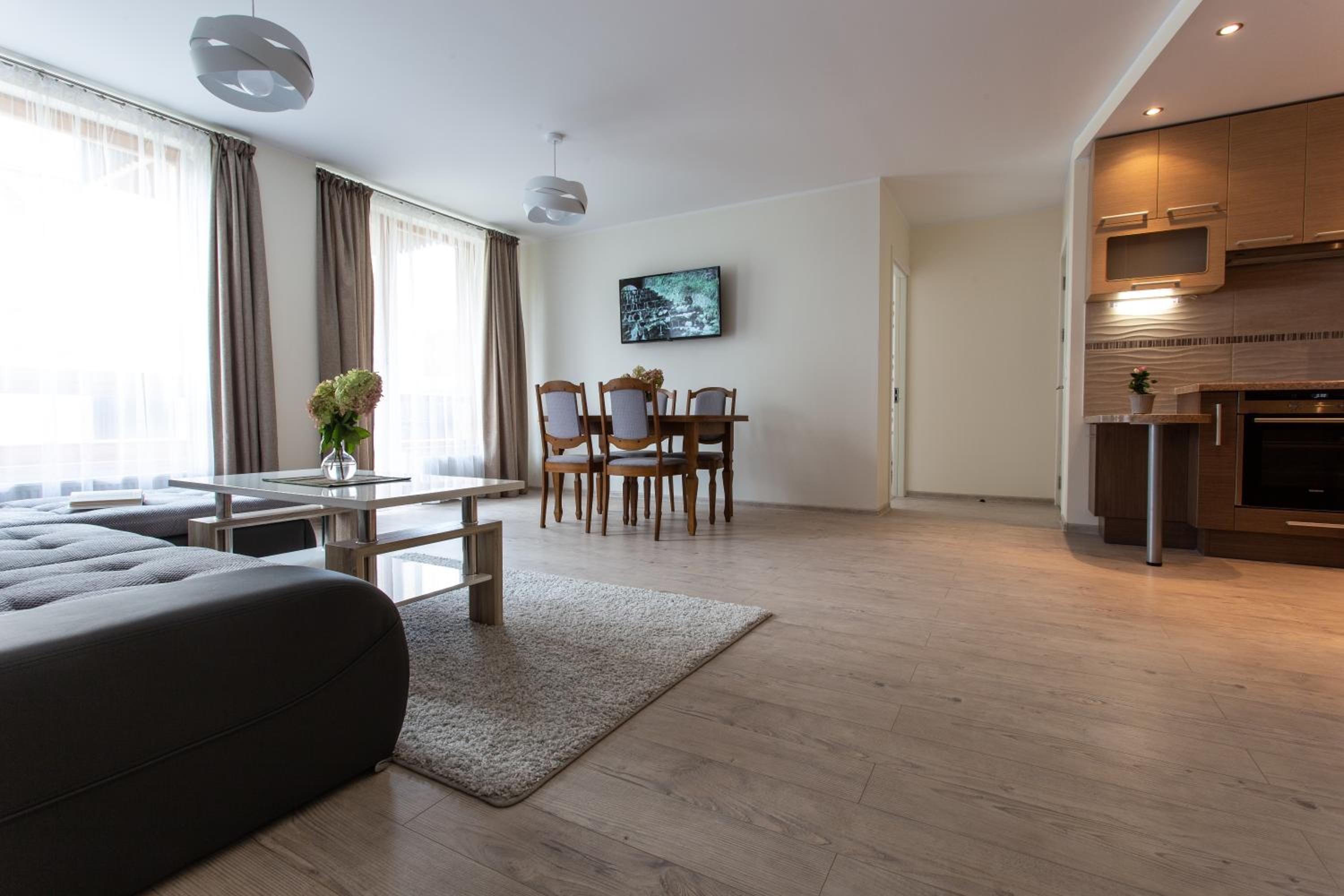 Apartment with Balcony - Photo 7