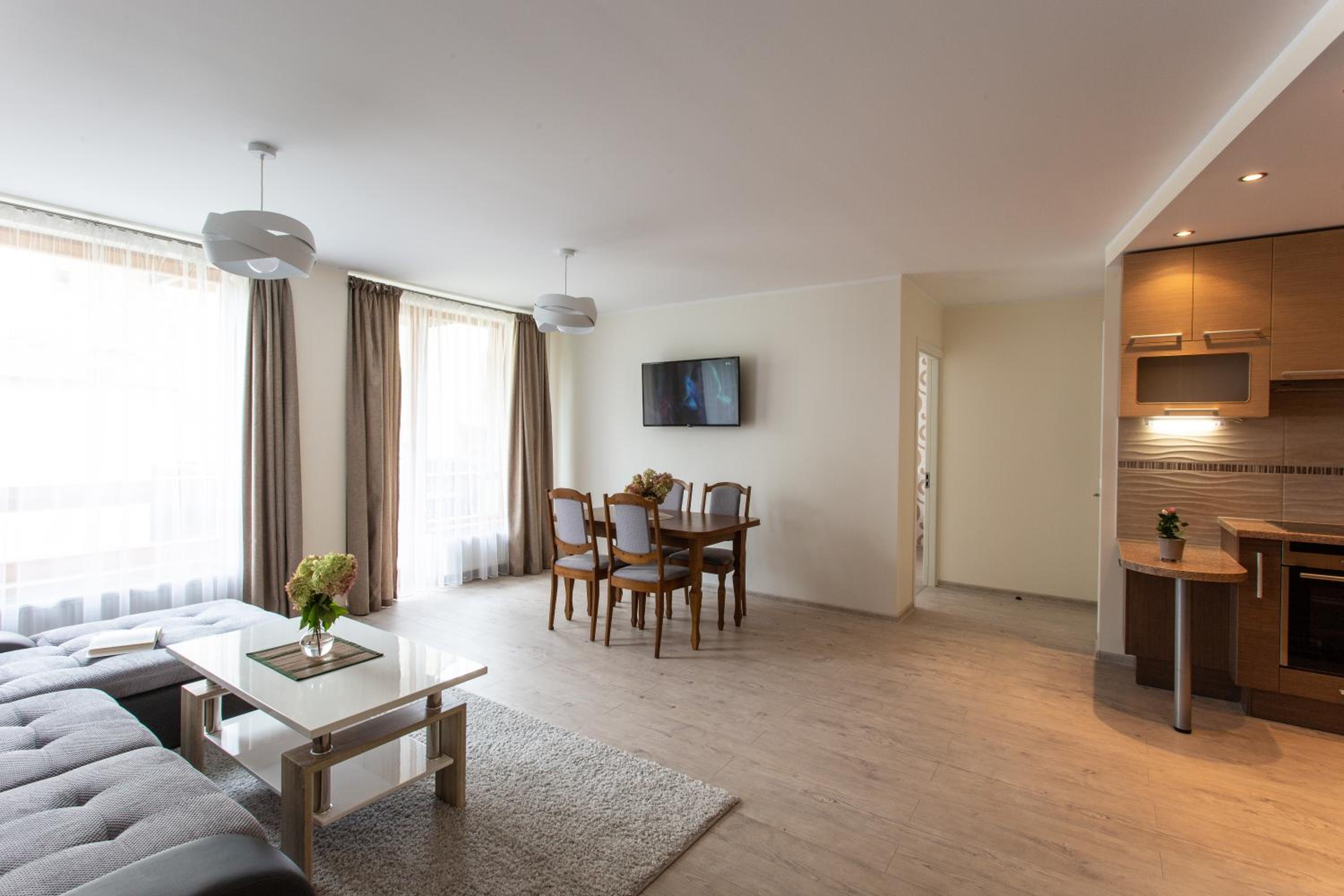 Apartment with Balcony - Photo 8