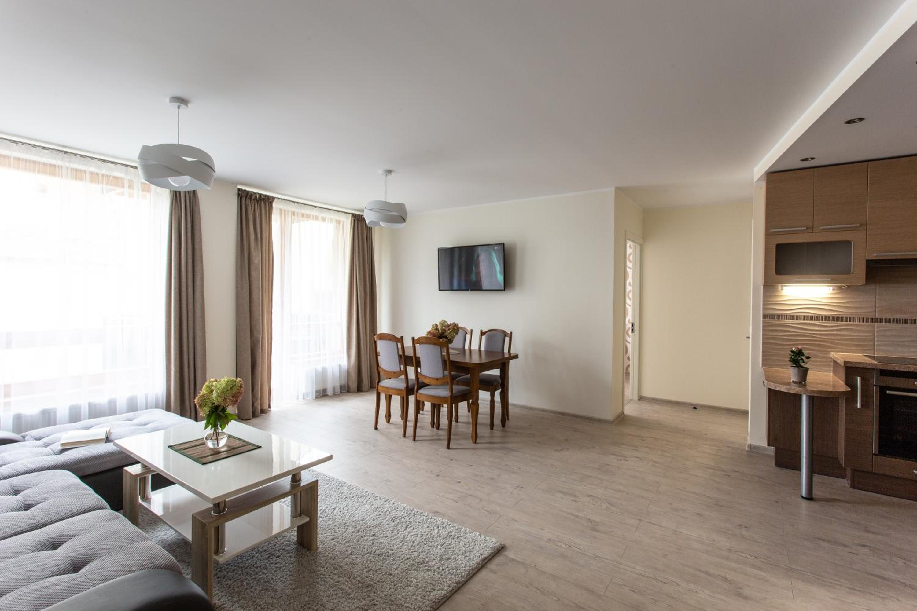 Apartment with Balcony - Photo 9