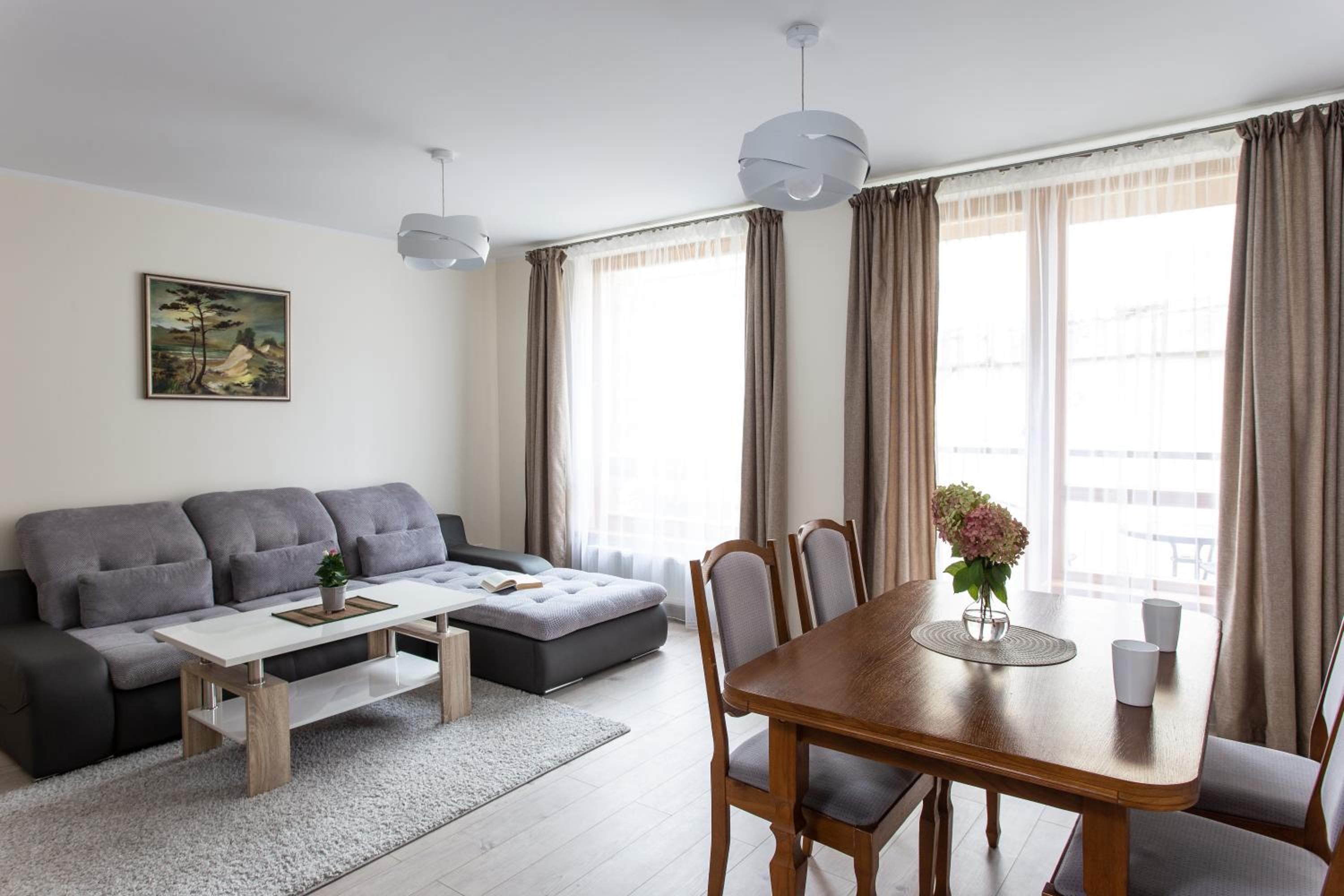 Apartment with Balcony - Photo 10