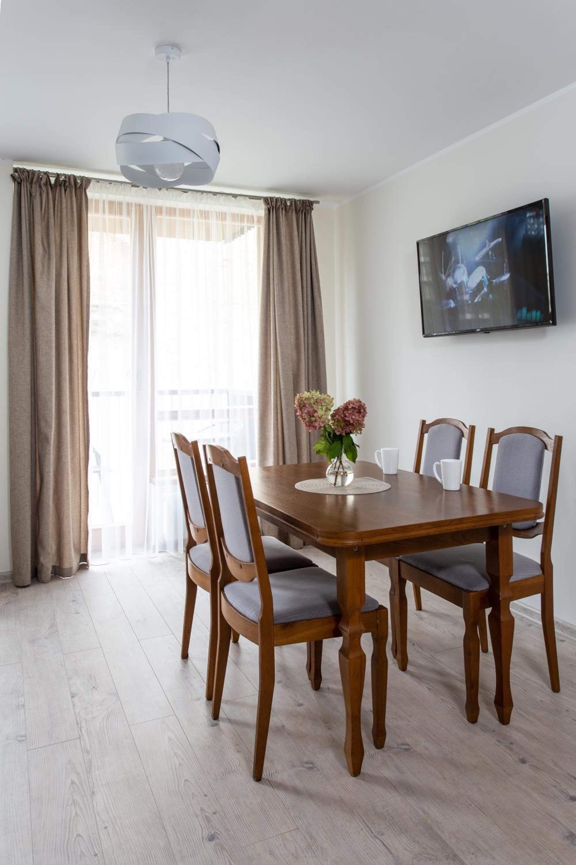 Apartment with Balcony - Photo 11