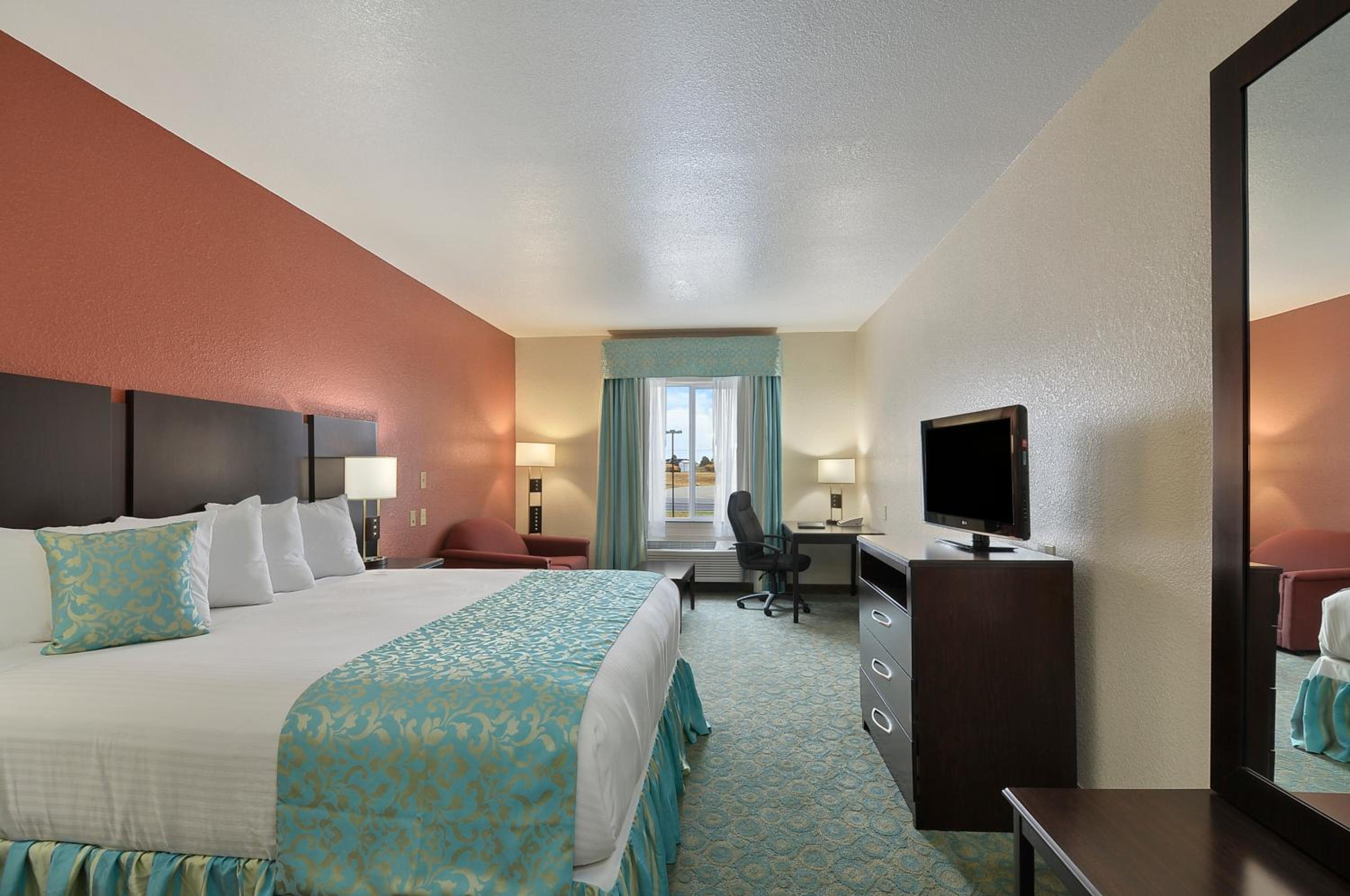 King Room - Non-Smoking - Photo 3