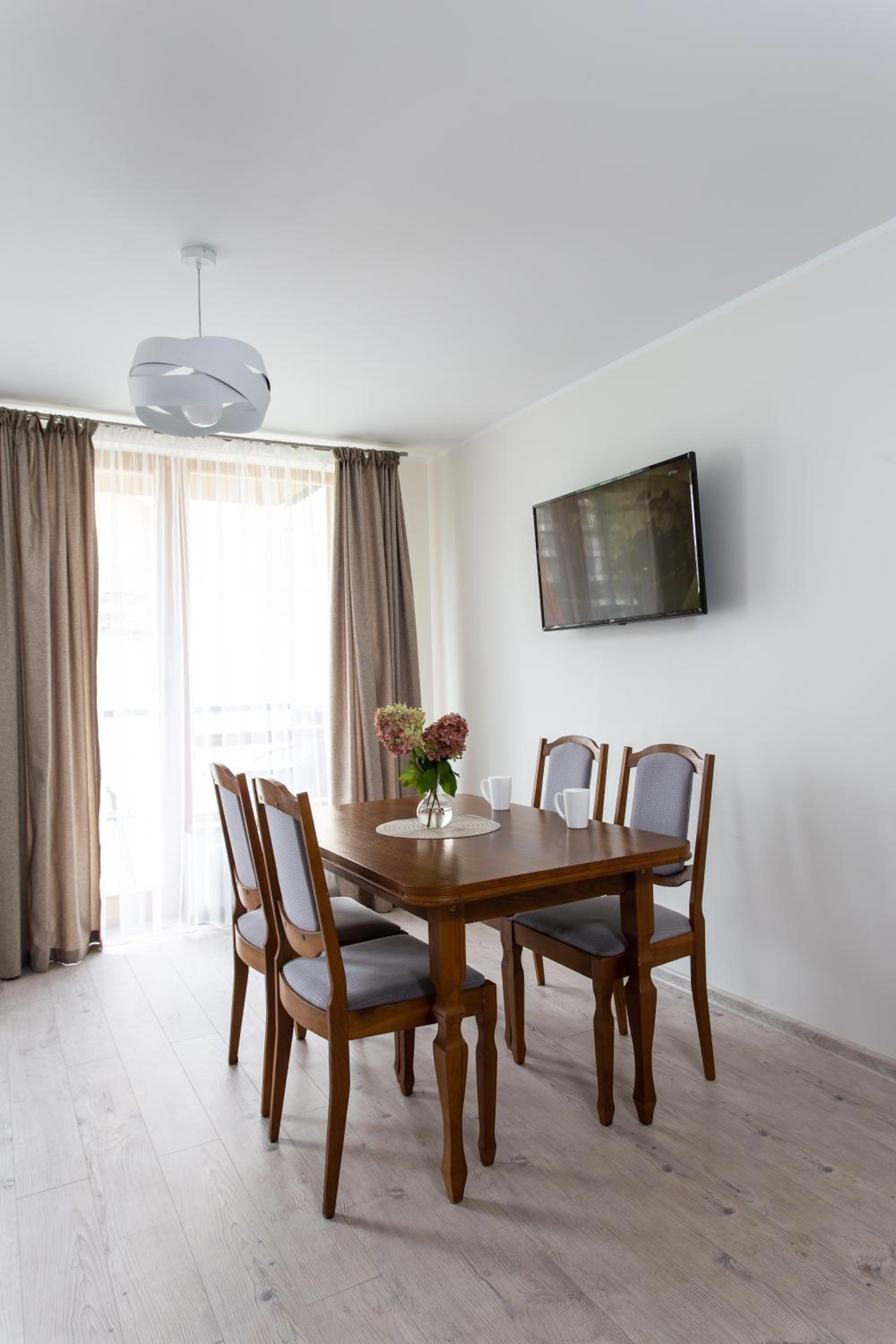 Apartment with Balcony - Photo 23