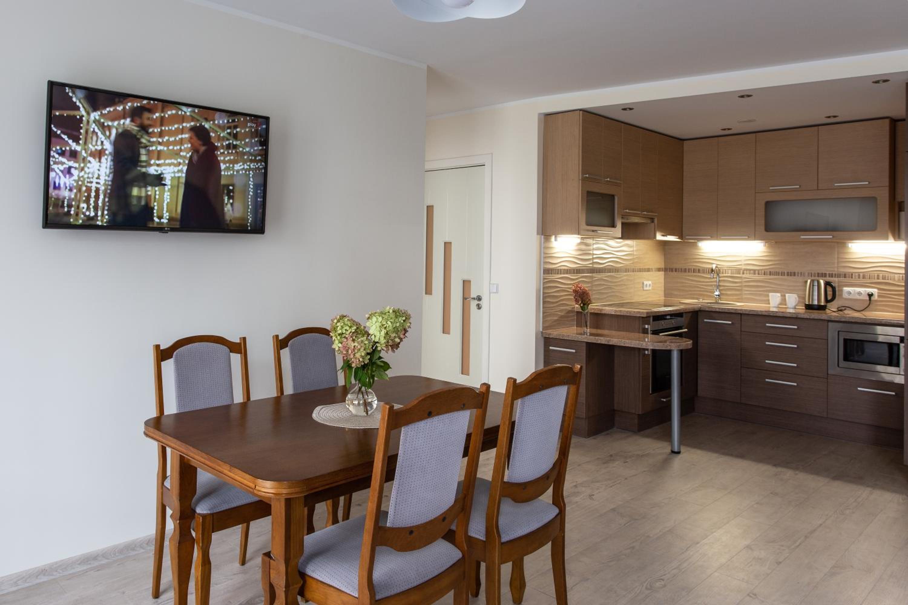 Apartment with Balcony - Photo 2
