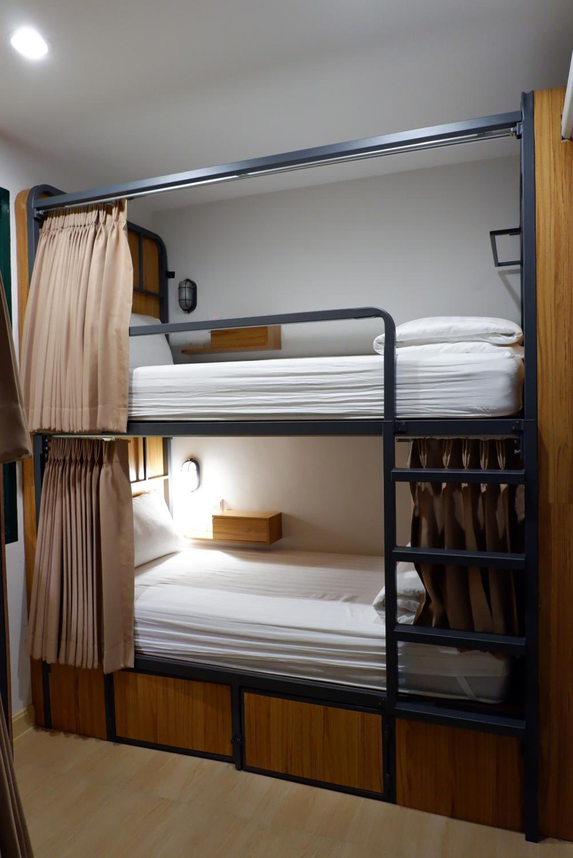 Bunk Bed with Shared Bathroom photo 2