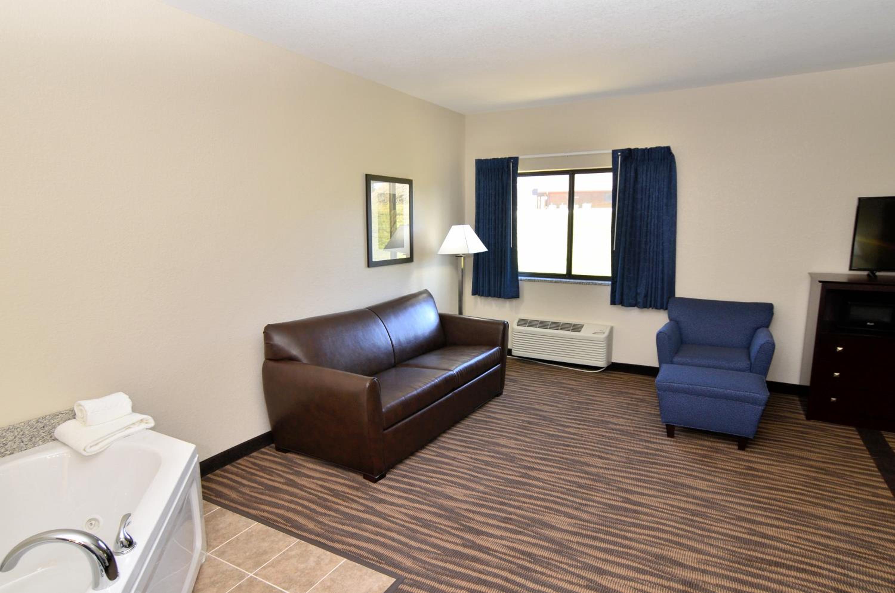 King Suite with Spa Bath photo 3