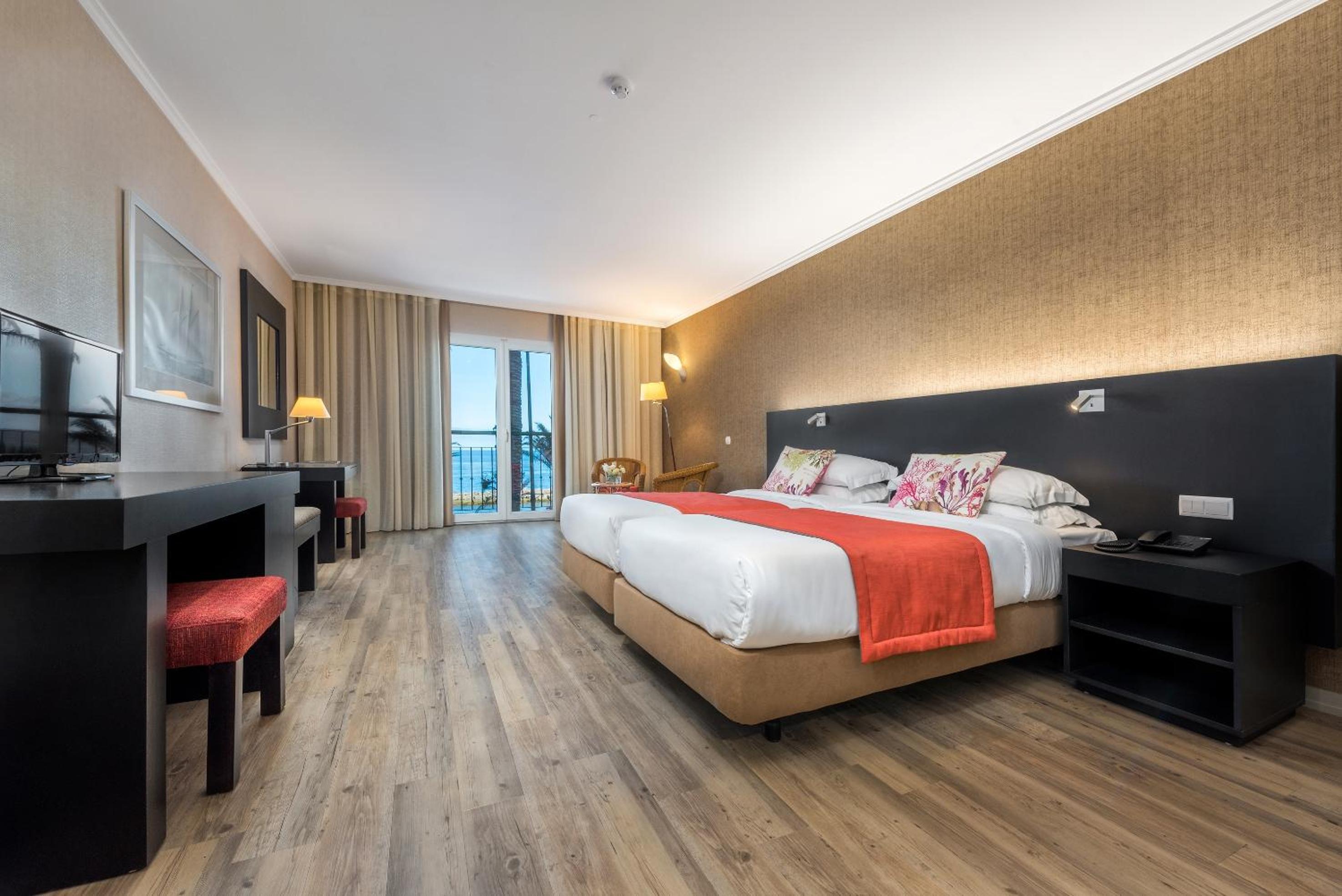 Twin Room with Sea View - Photo 1