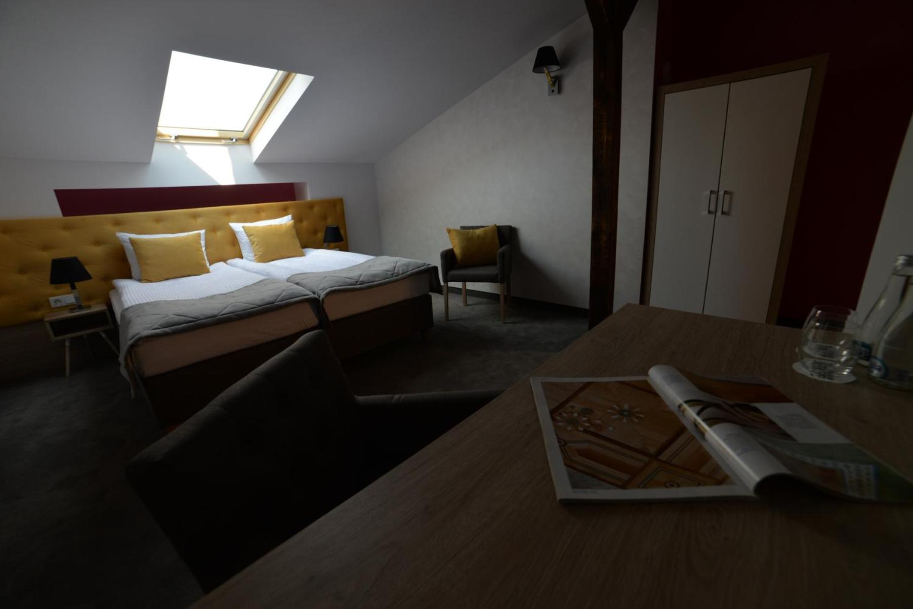 Standard Twin Room - Photo 2