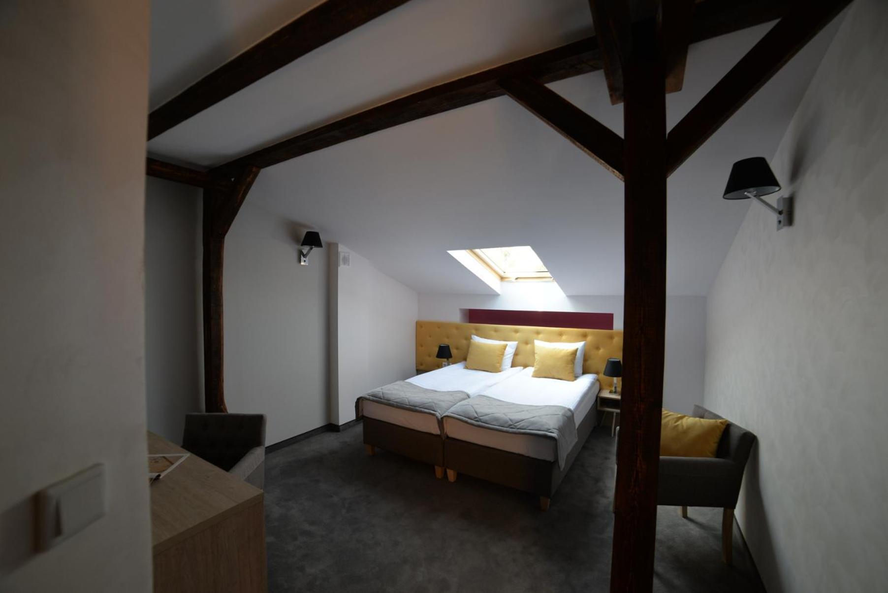 Standard Twin Room - Photo 3