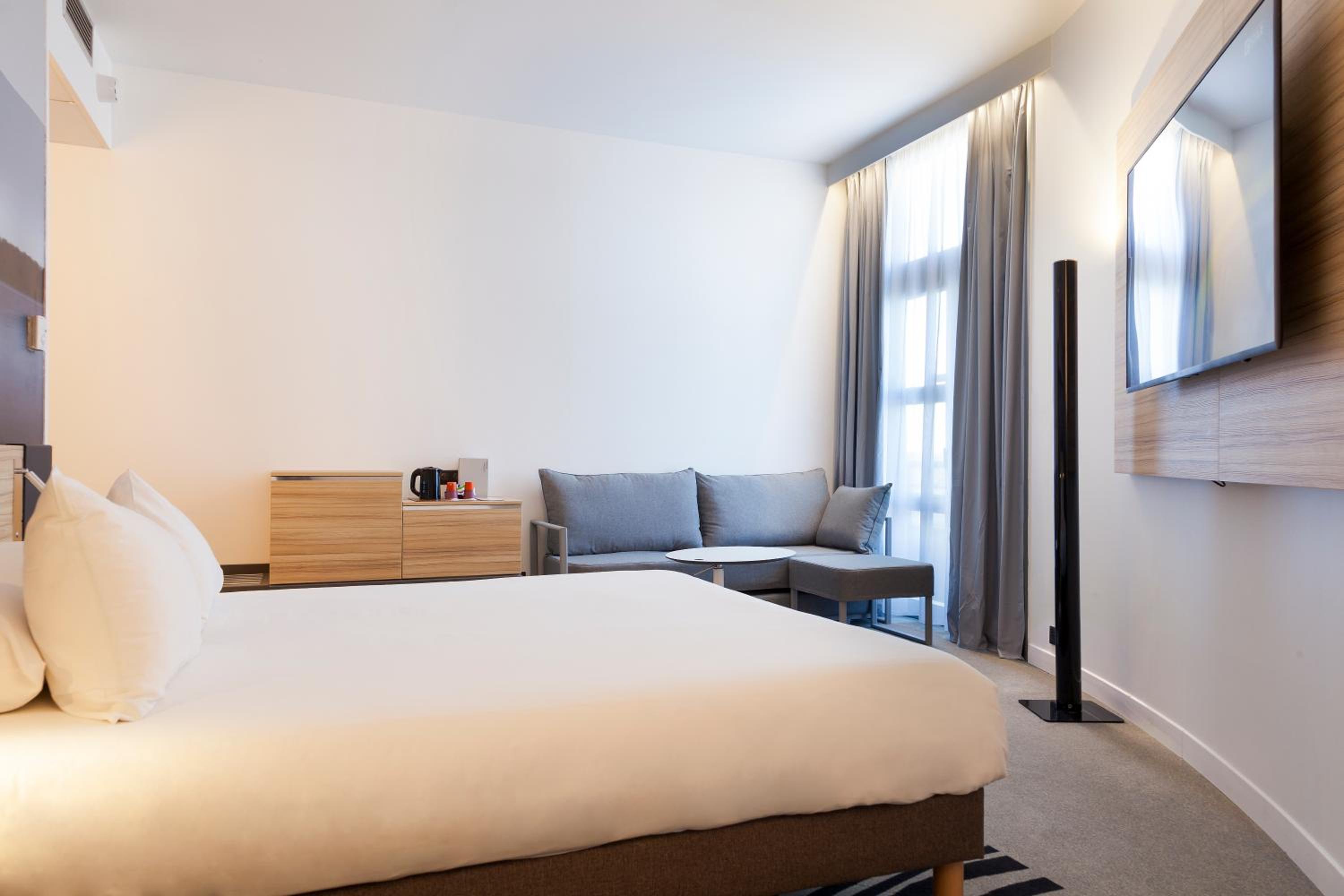 Classic Double Room with 2 Sofa Beds photo 1