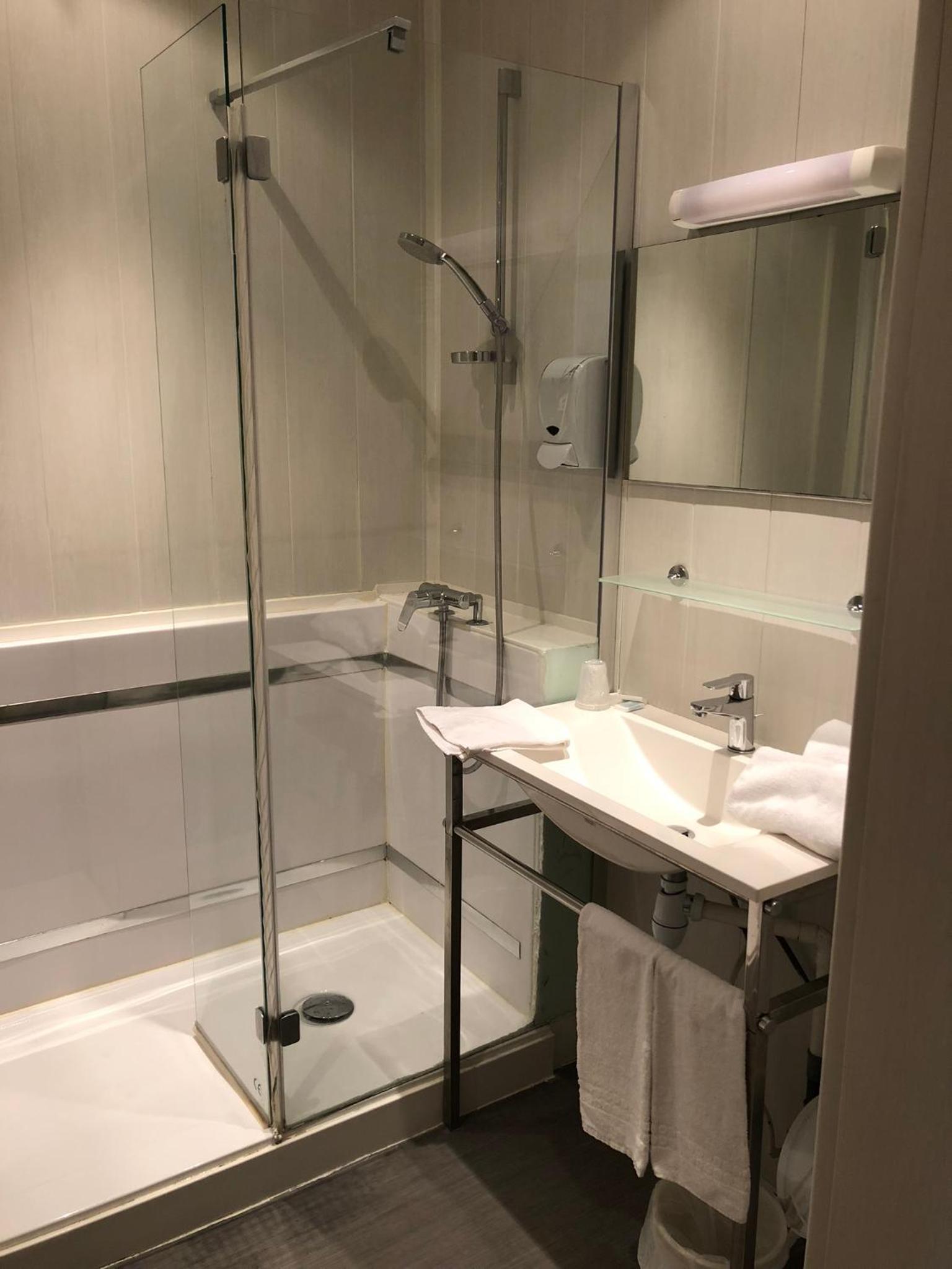 Double Room - Photo 6