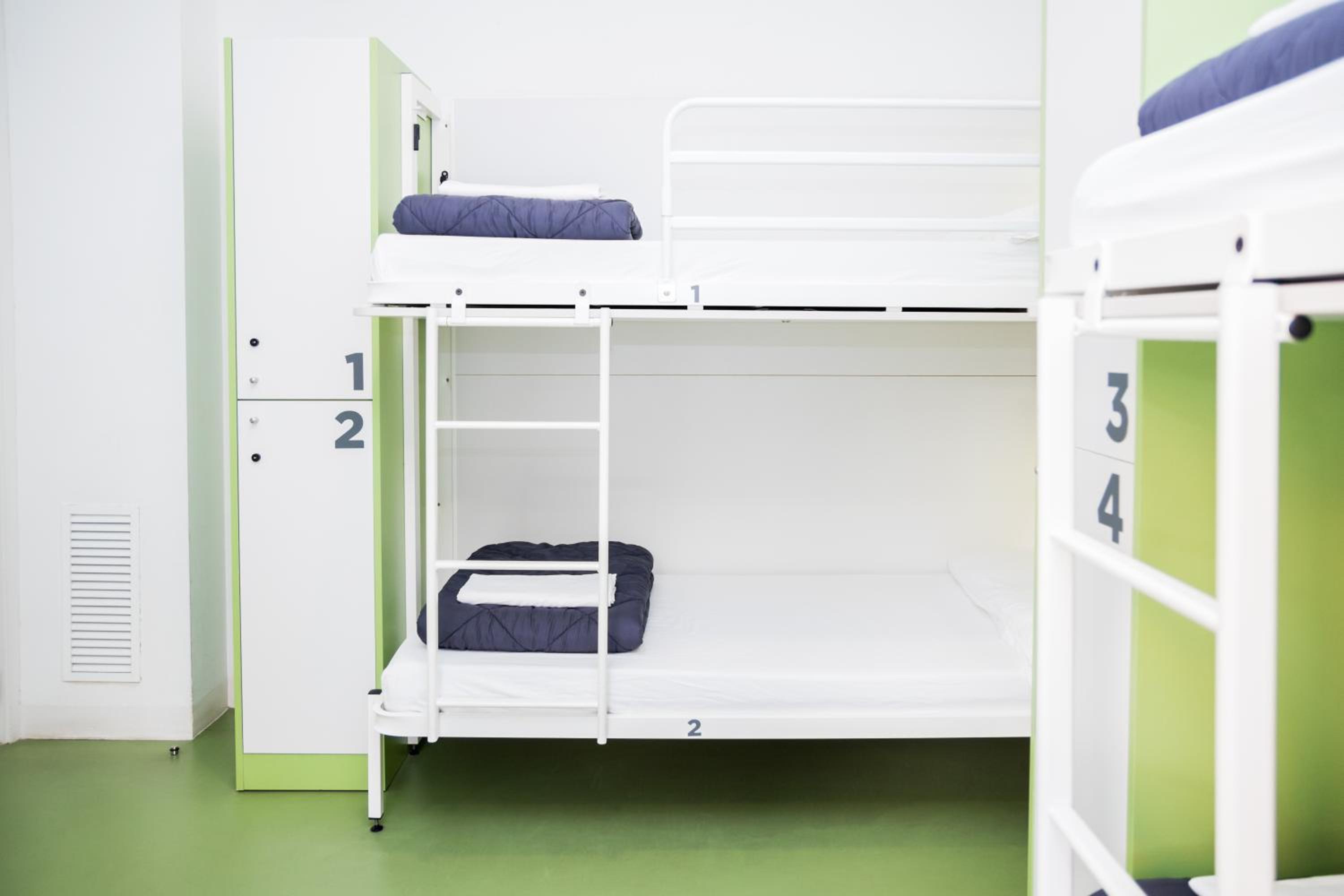 Cama en habitación compartida de 6 camas