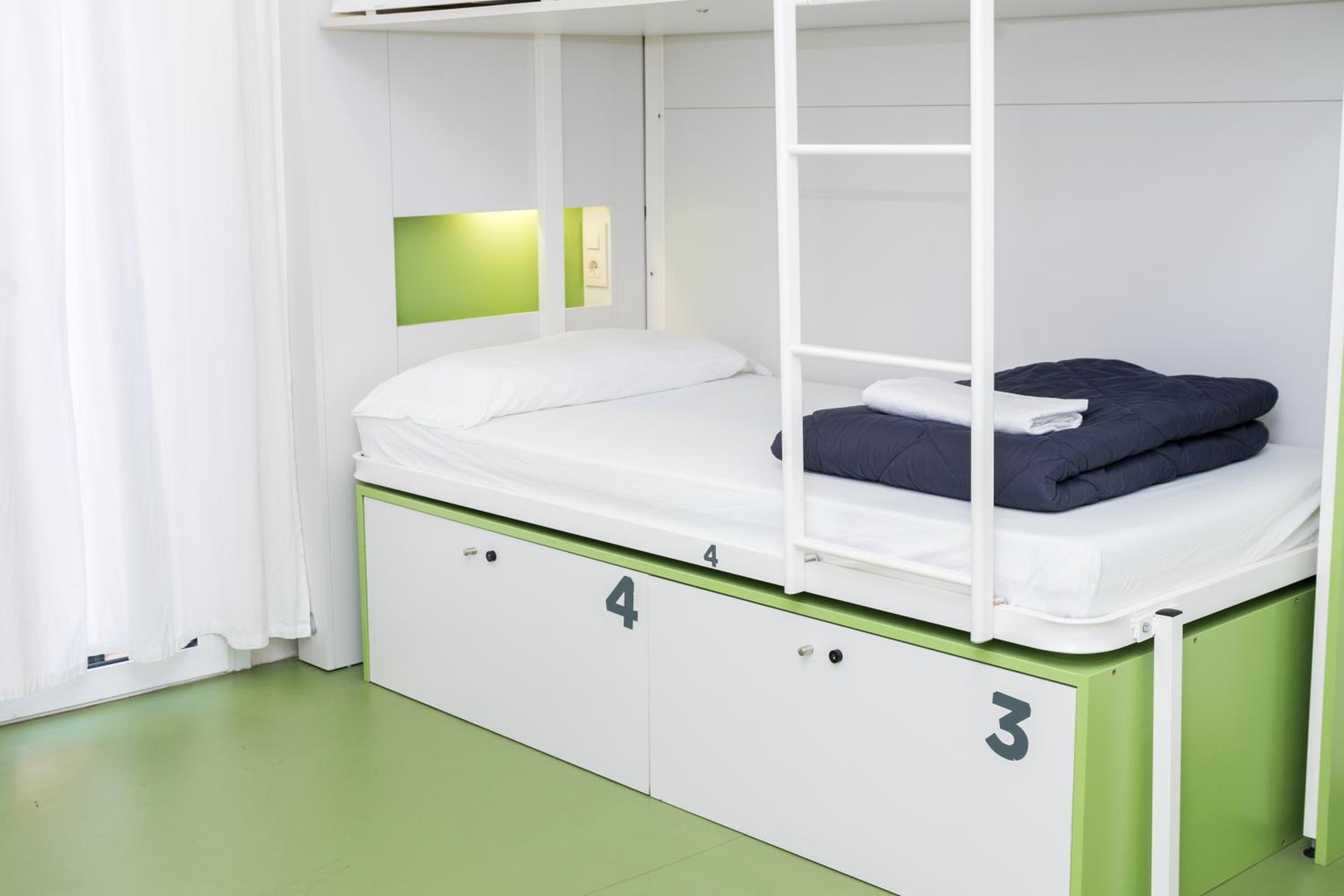 Bed in 4-Bed Dormitory Room photo 3