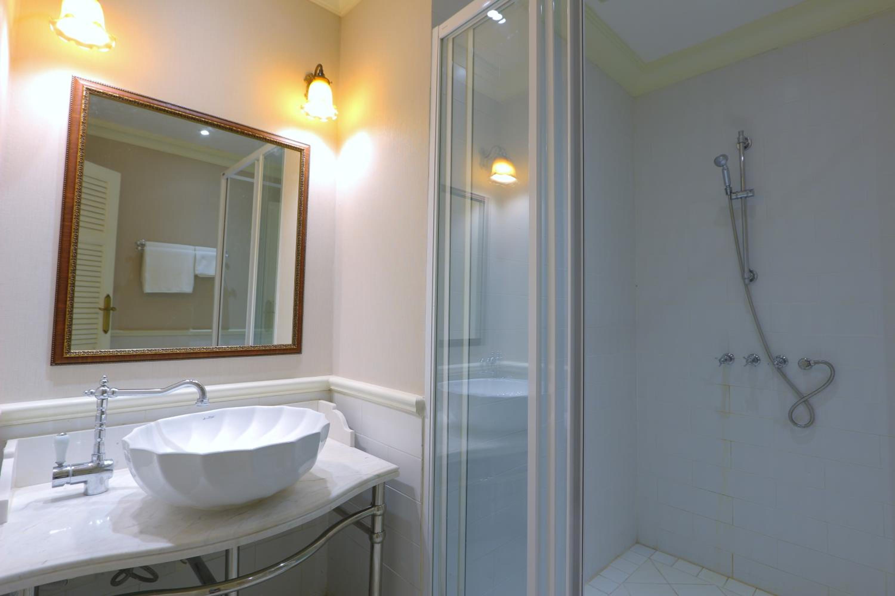 Executive Suite thumbnail 6