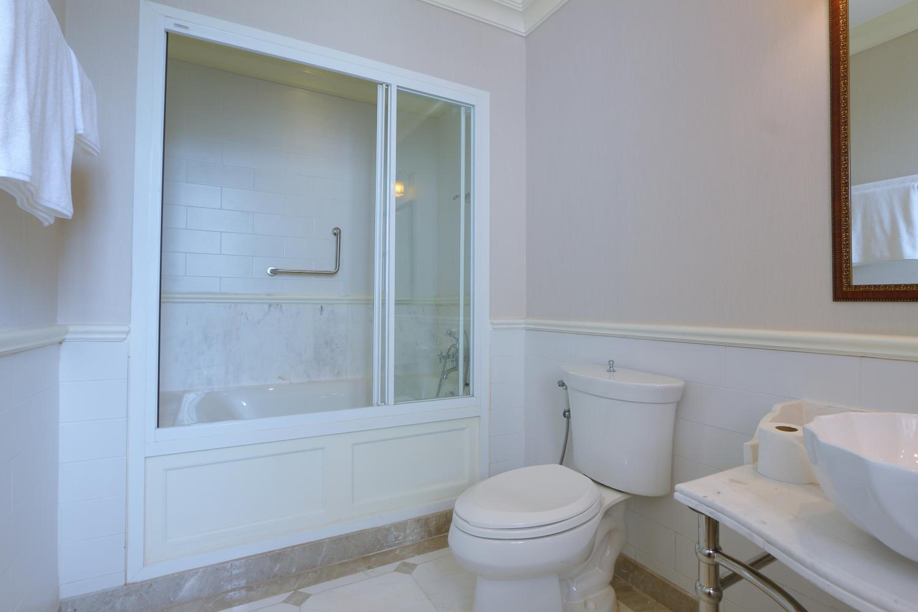 Two-Bedroom Suite thumbnail 5