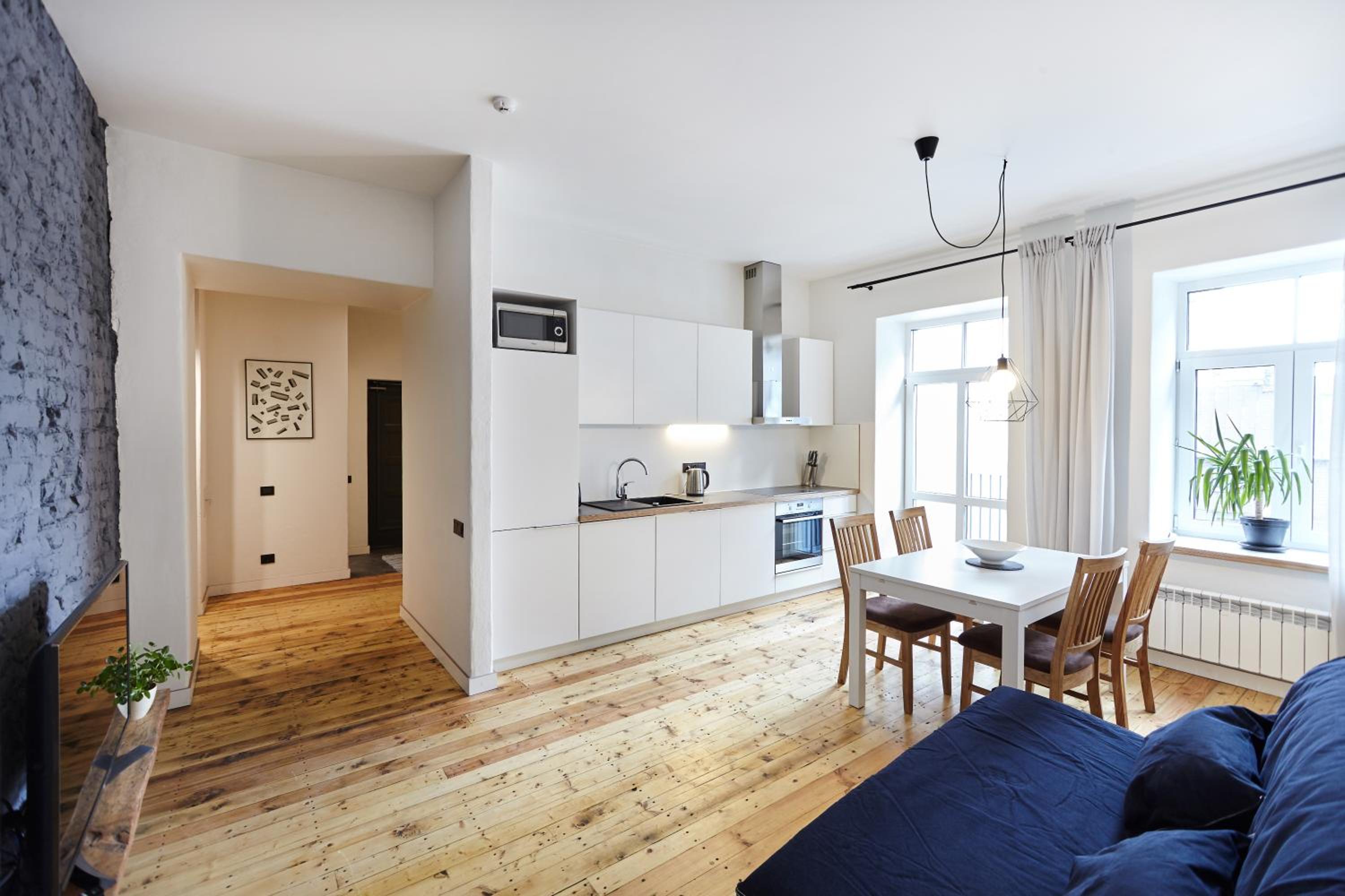 Two-Bedroom Apartment with Balcony - Photo 2