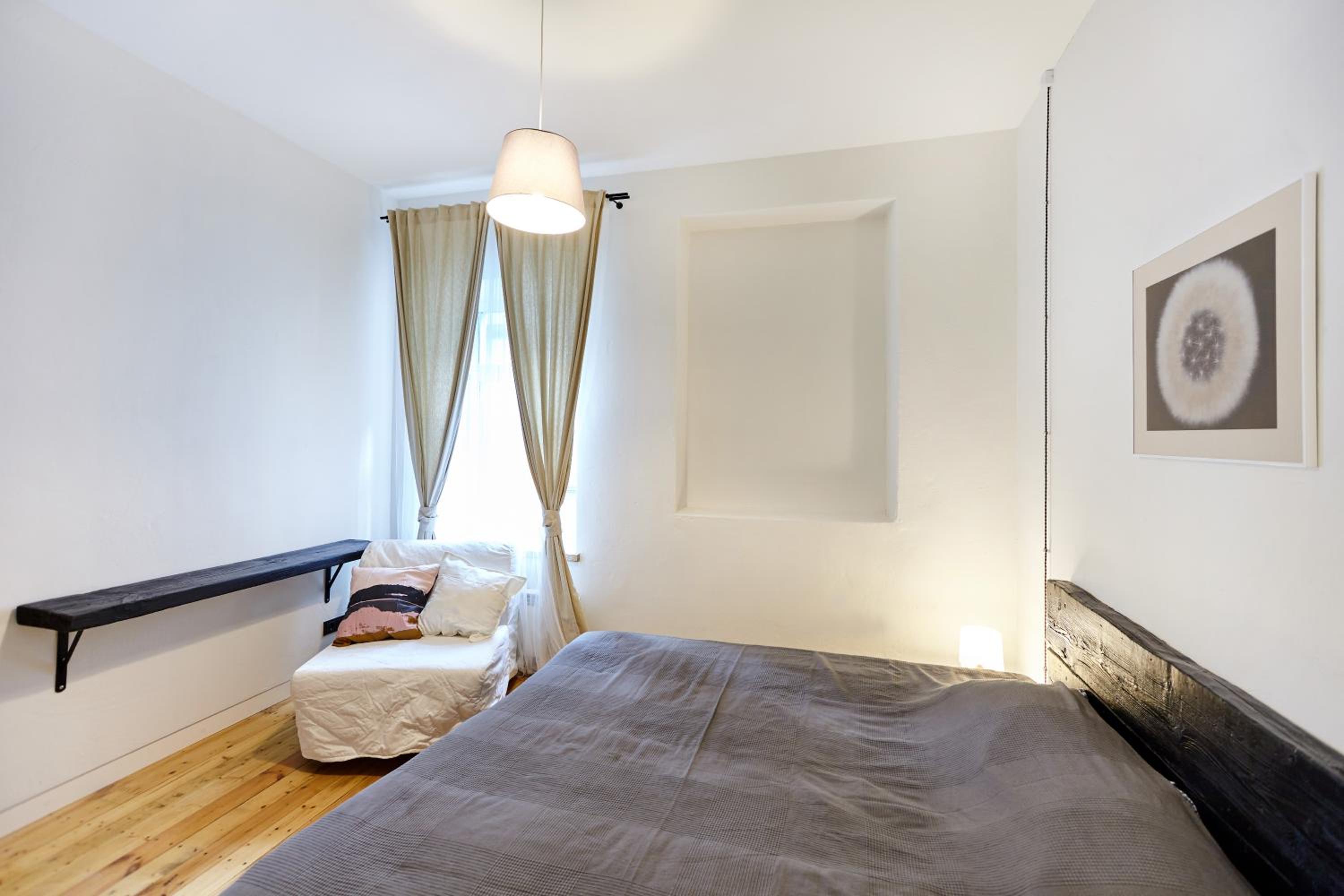 Two-Bedroom Apartment with Balcony - Photo 4