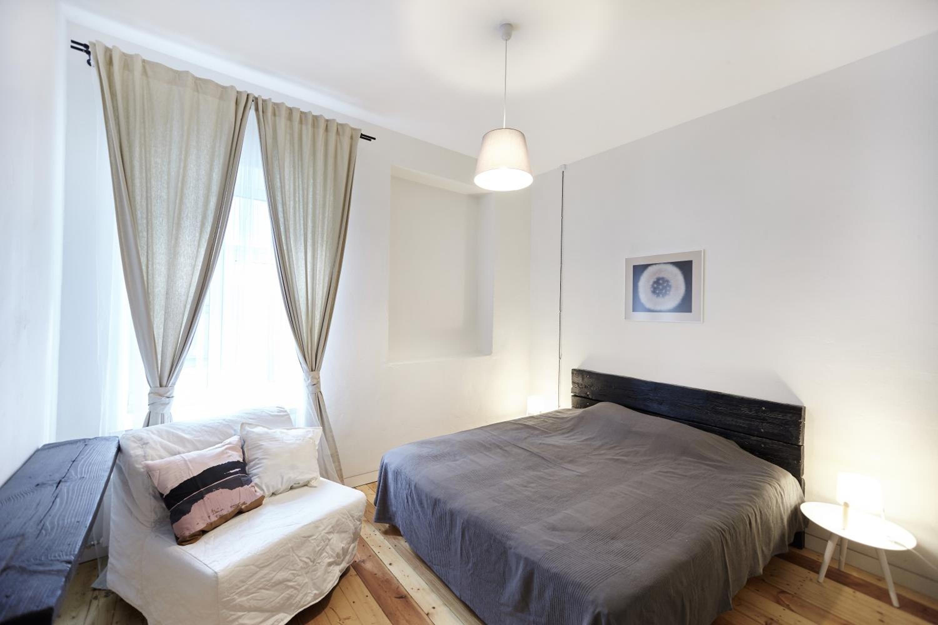 Two-Bedroom Apartment with Balcony - Photo 5