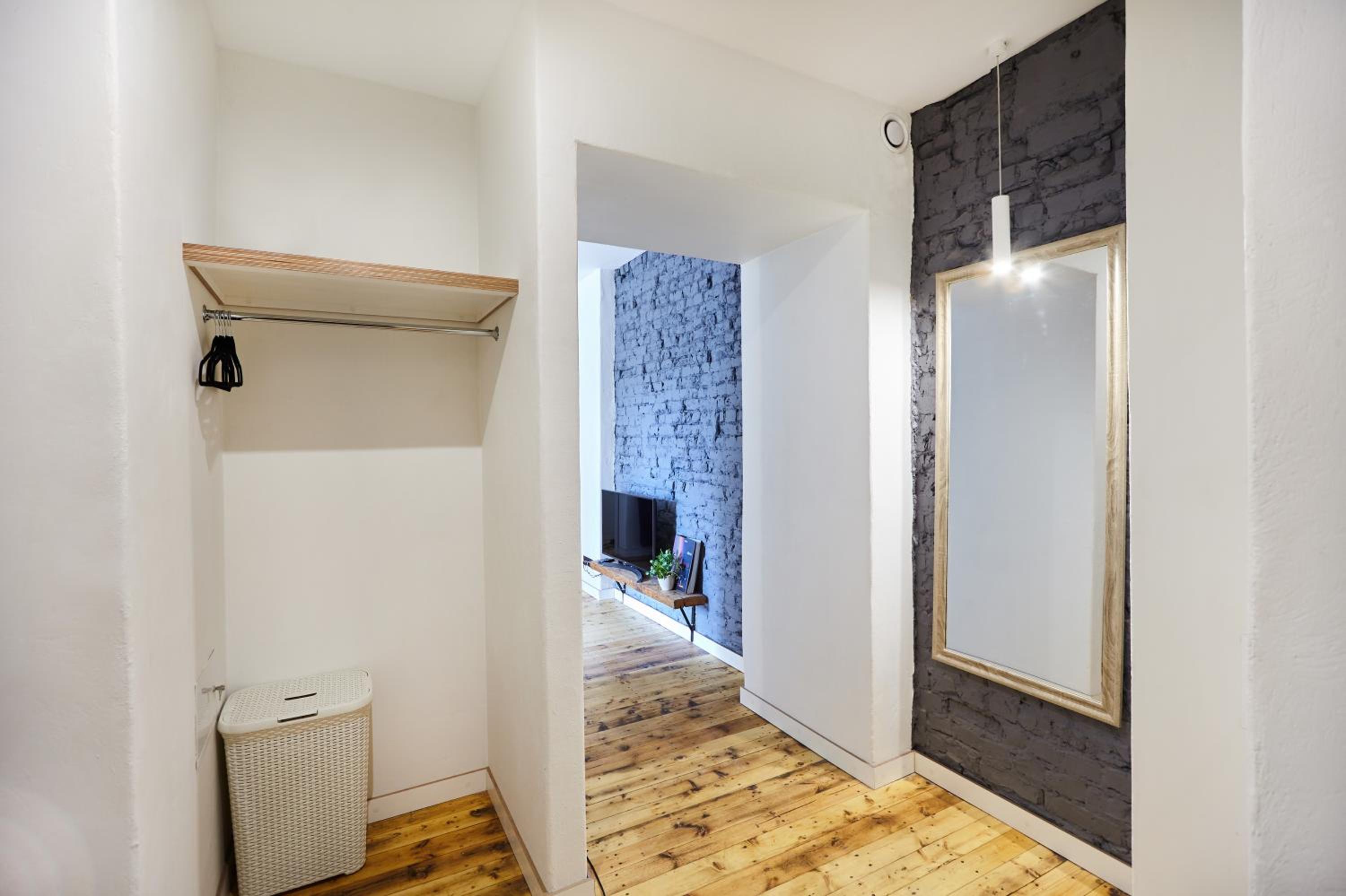 Two-Bedroom Apartment with Balcony - Photo 6