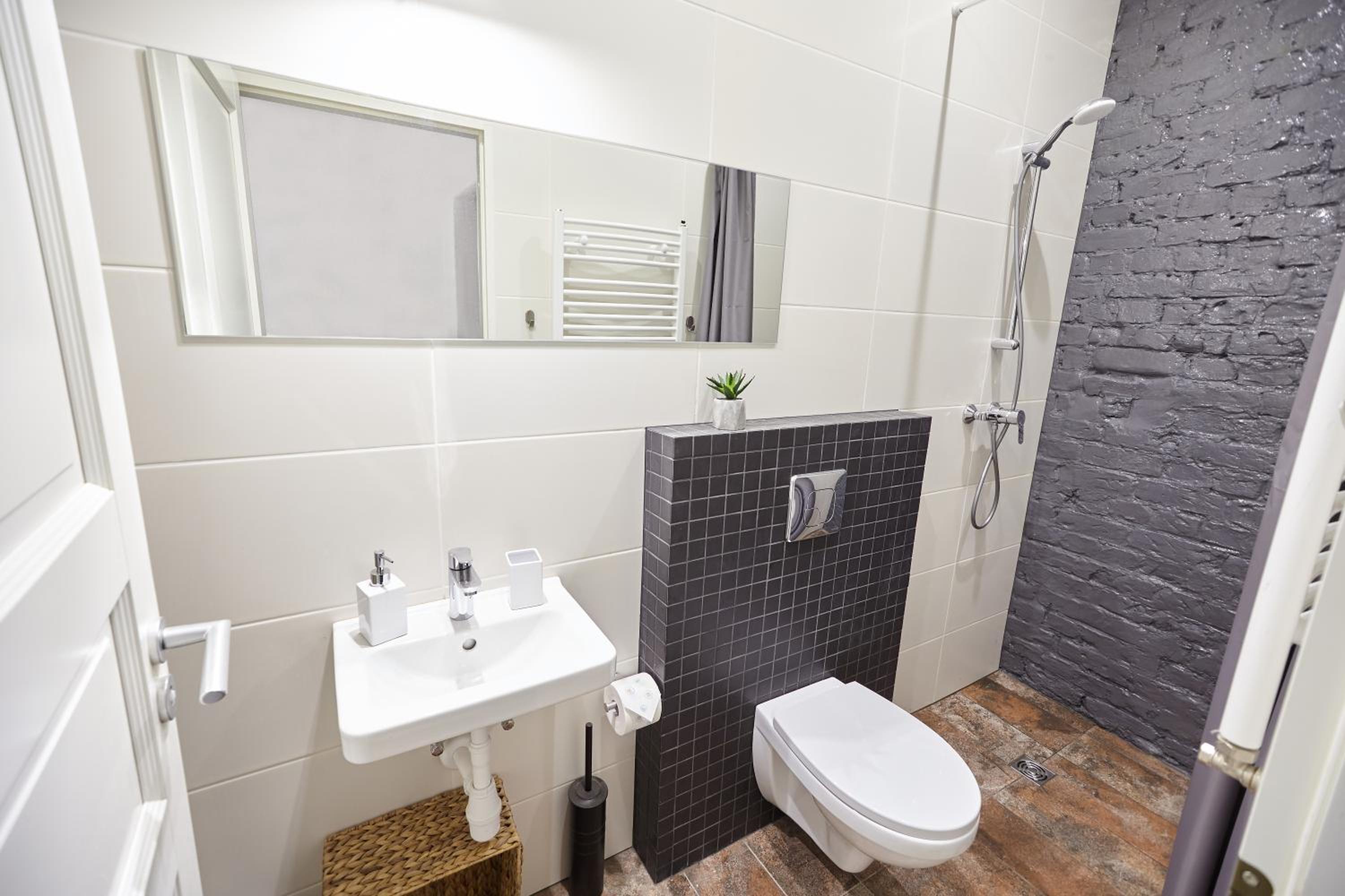 Two-Bedroom Apartment with Balcony - Photo 8