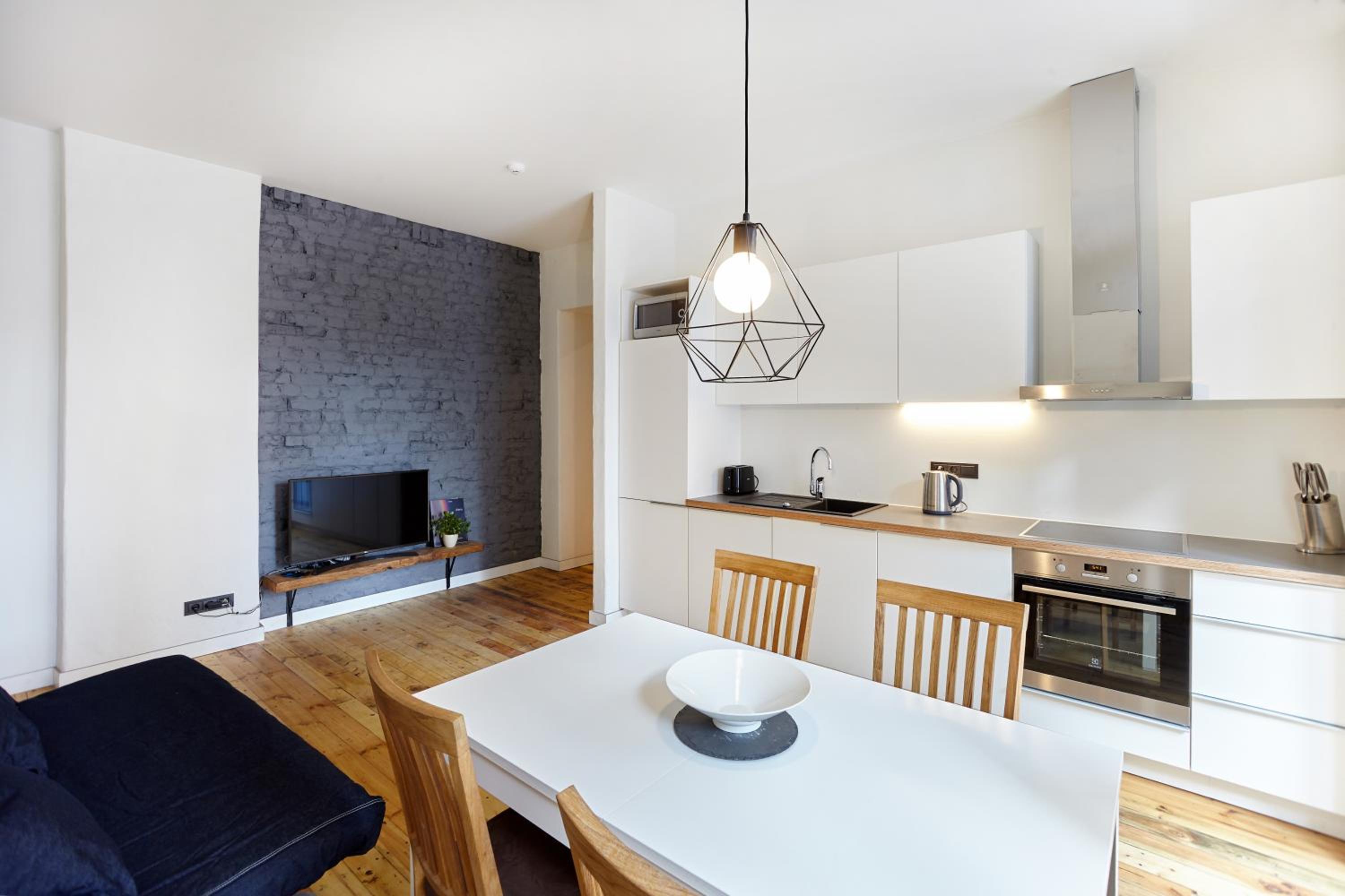 Two-Bedroom Apartment with Balcony - Photo 10