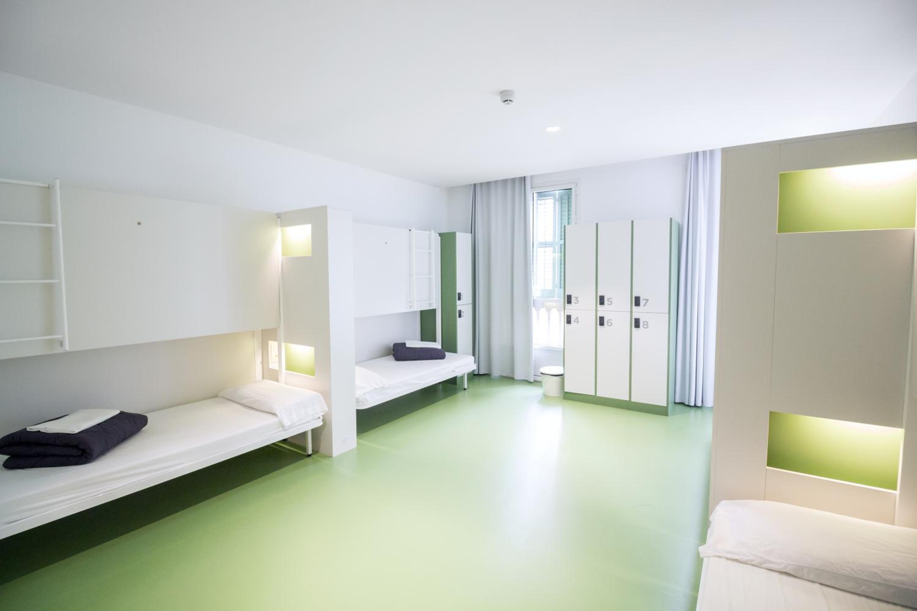 Cama en Habitación Compartida Mixta de 8 Camas